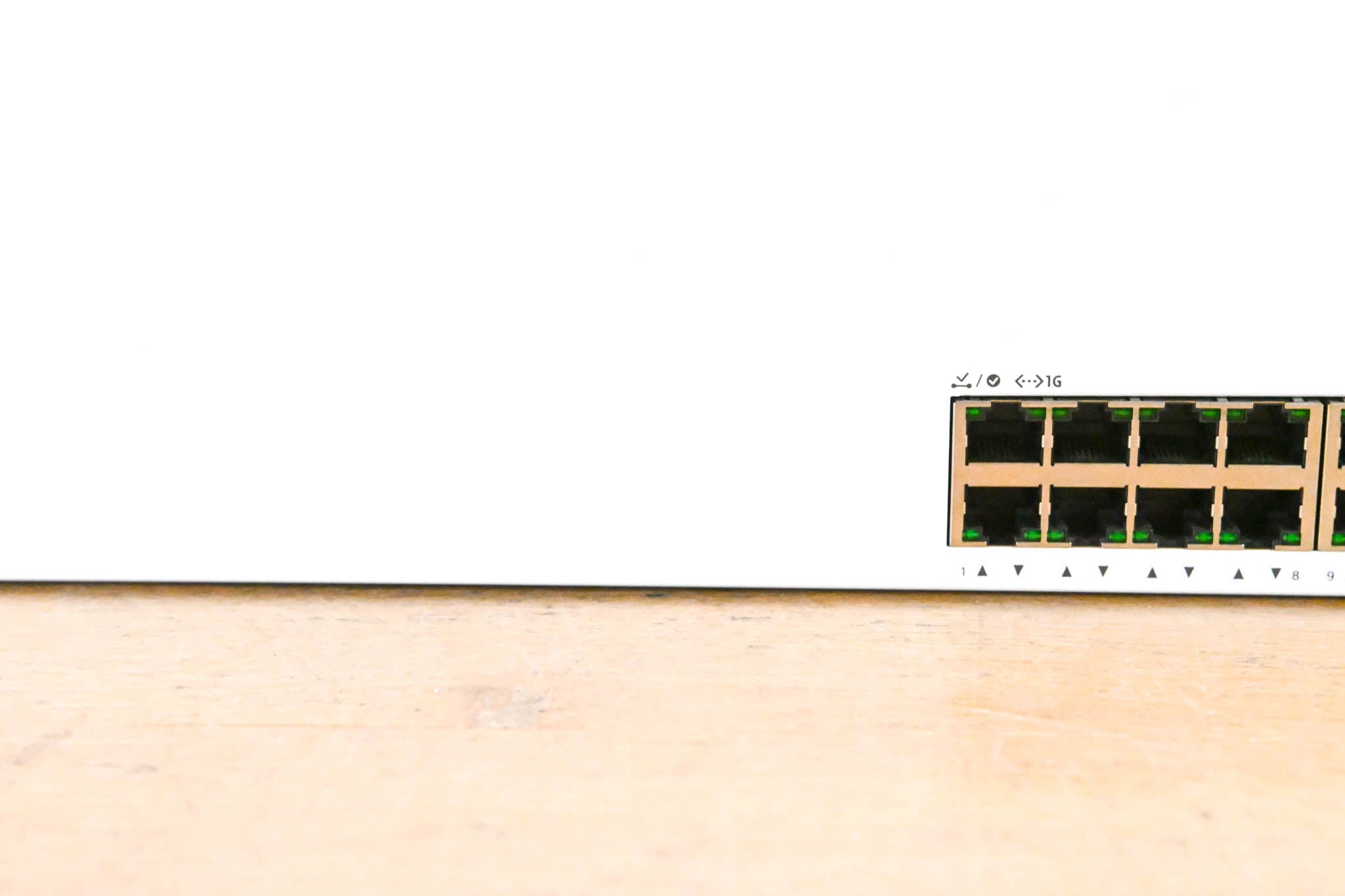 Cisco CBS220-16T-2G 16-Port Gigabit Smart Switch