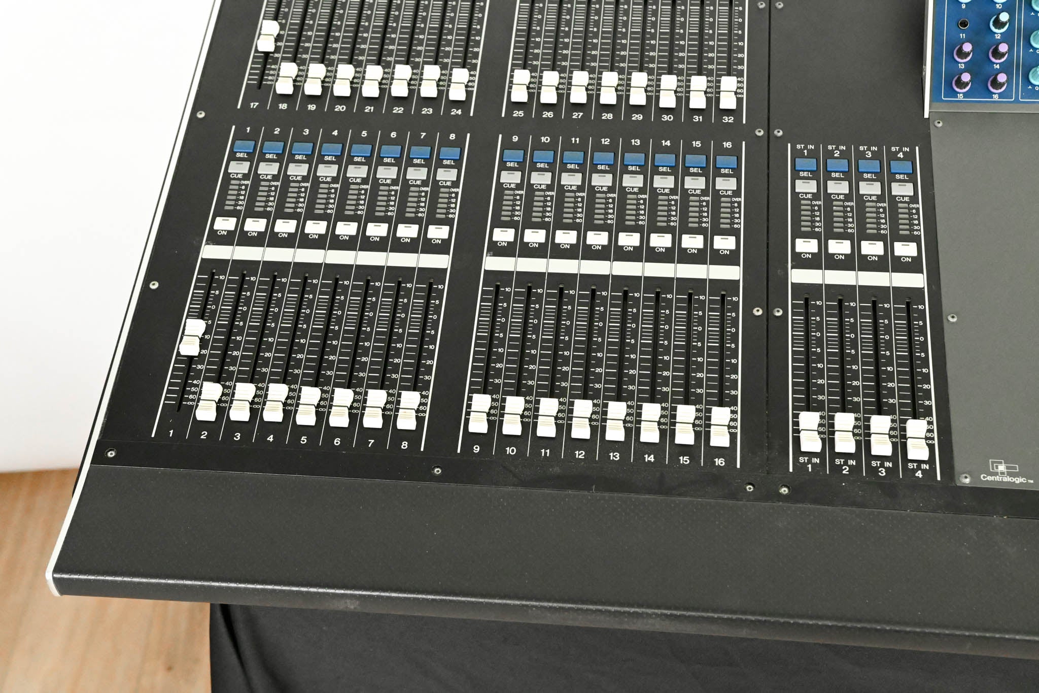 Yamaha M7CL-48 48-Channel Digital Audio Mixing Console