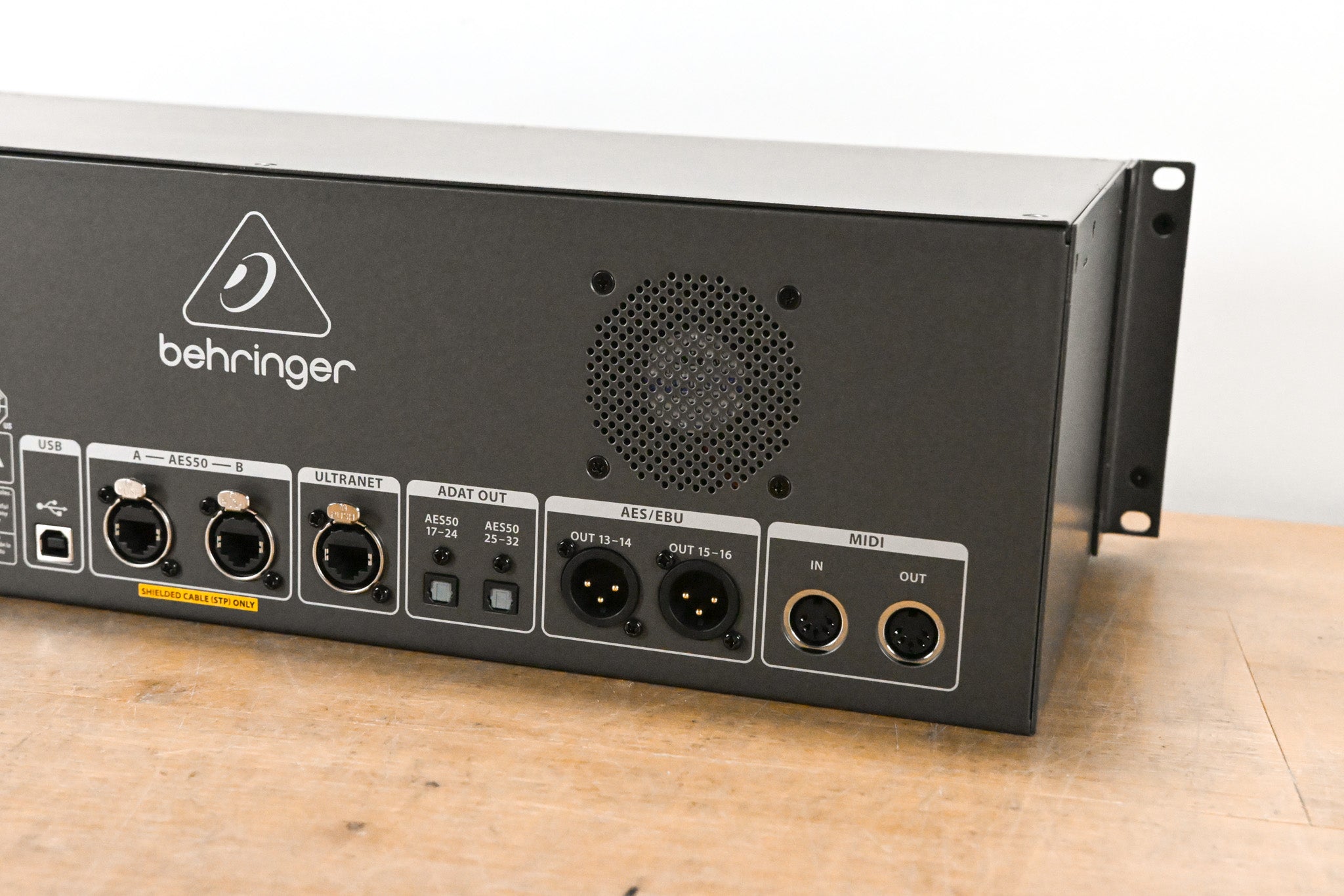 Behringer S32 32 x 16 Digital Stage Box