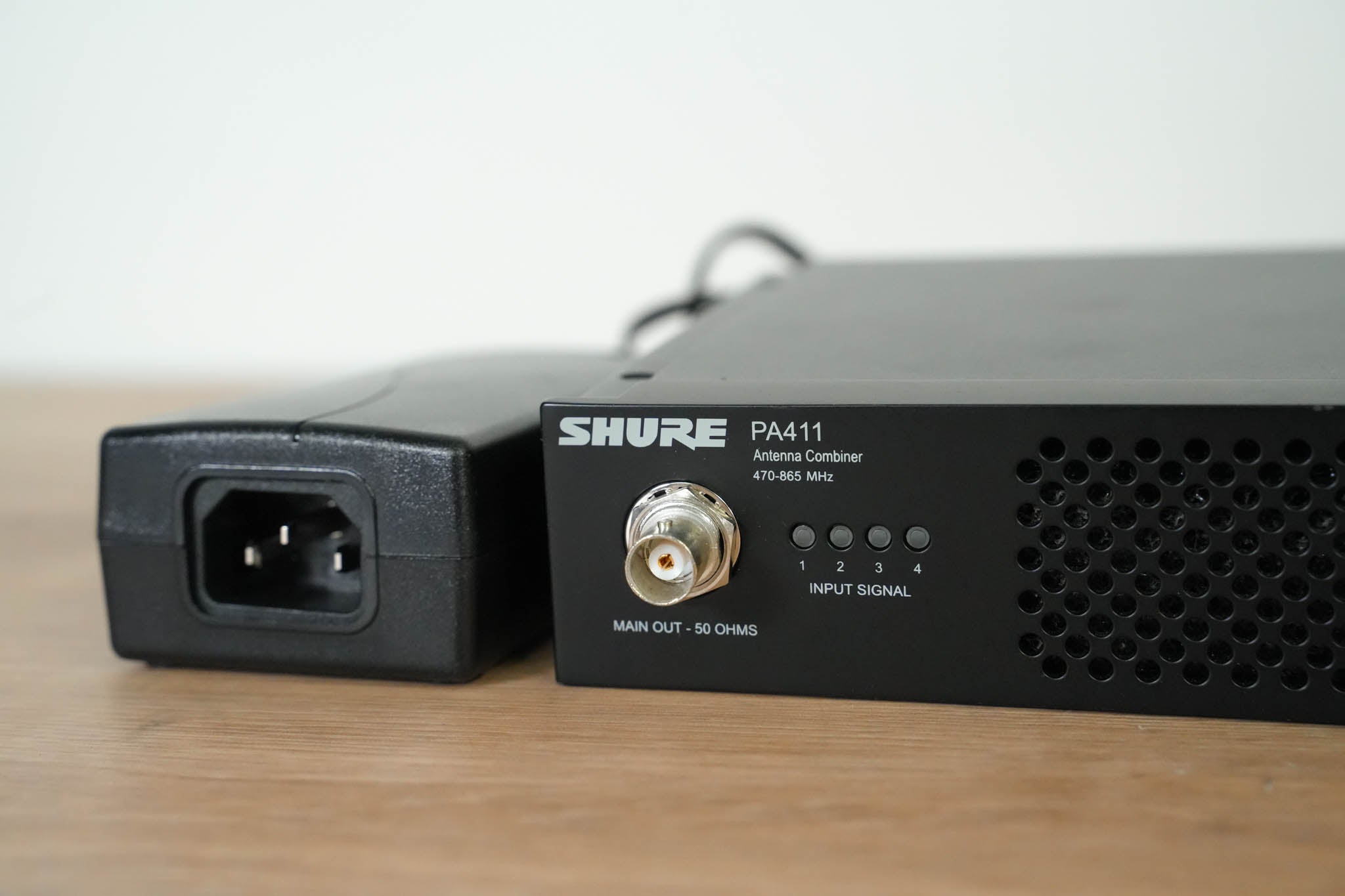 Shure PA411 Antenna Combiner for PSM 300 Series Wireless