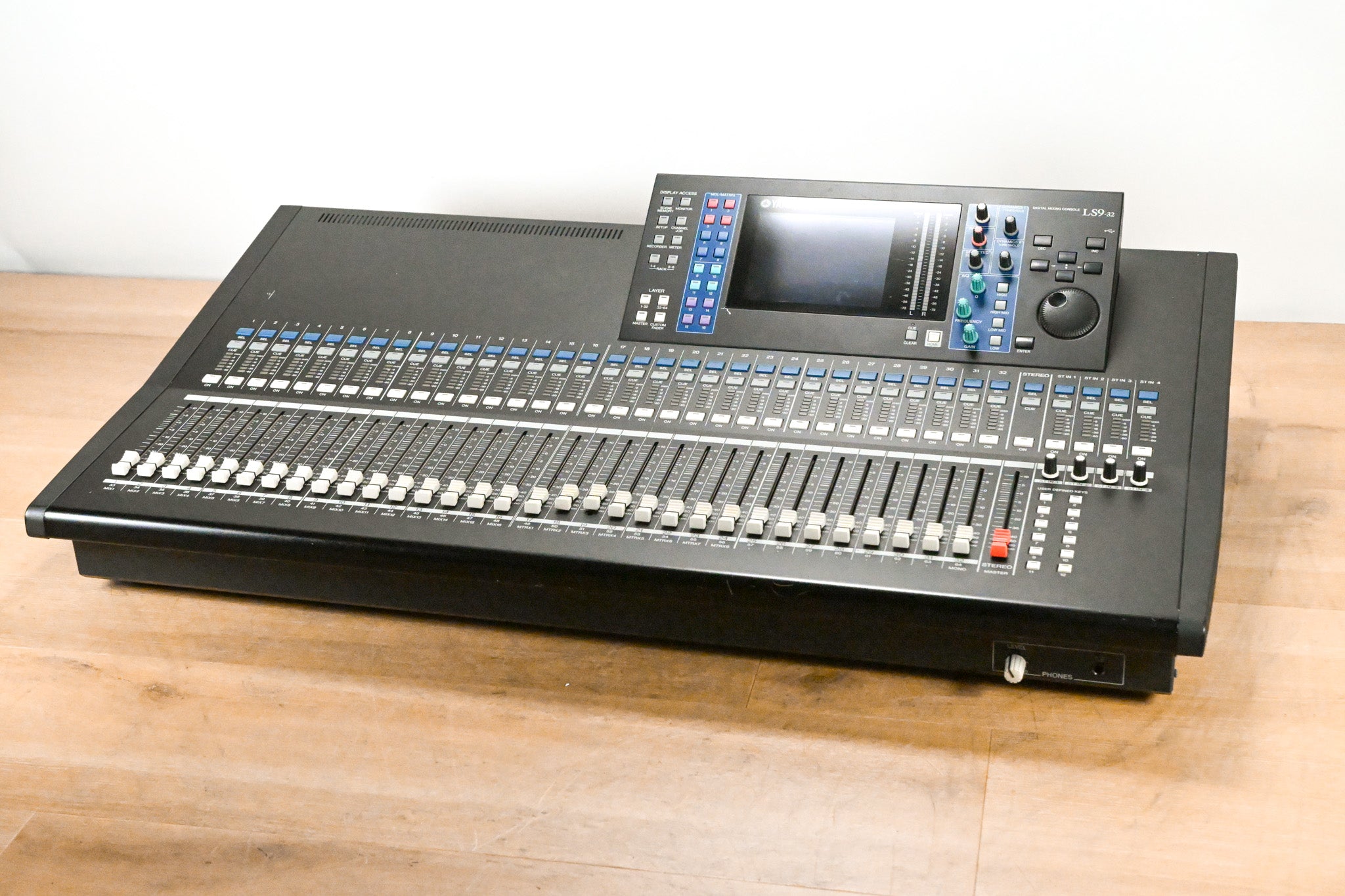 Yamaha LS9-32 32-Input Digital Mixing Console