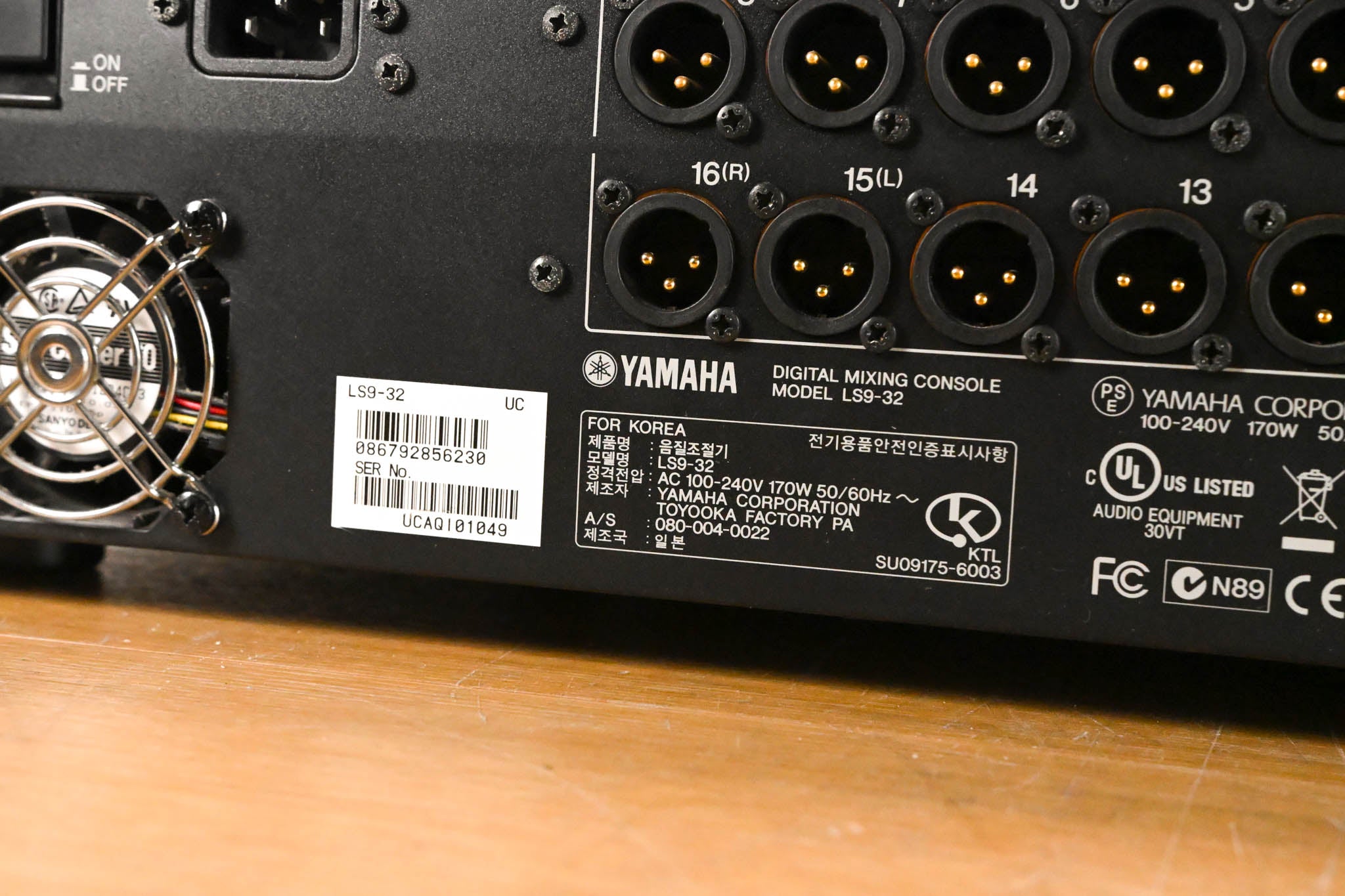 Yamaha LS9-32 32-Input Digital Mixing Console