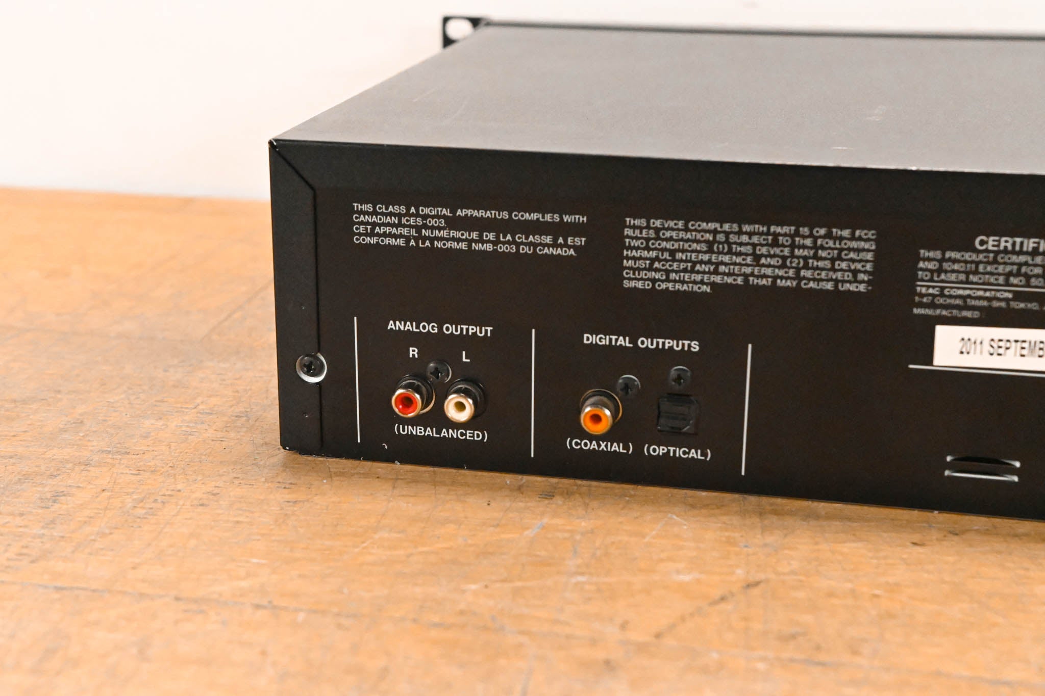 TASCAM CD-200i Rackmountable CD Player with iPod Dock