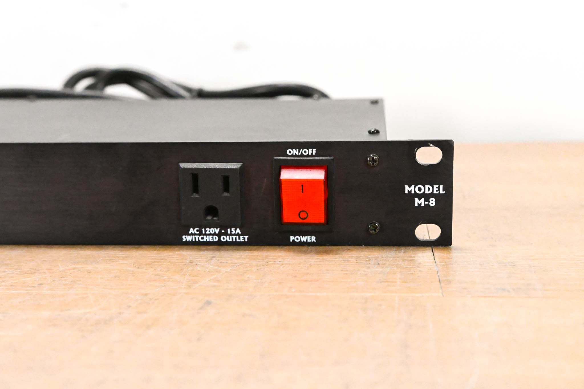 Furman M-8 8-Outlet Power Conditioner
