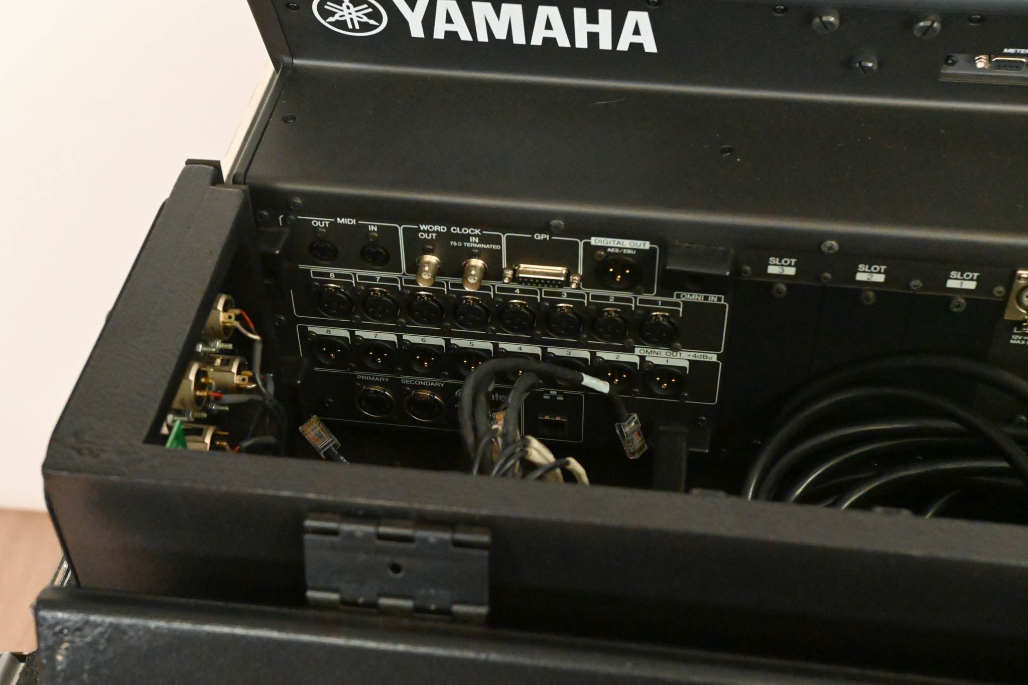 Yamaha CL3 Digital Audio Mixing Console with Road Case