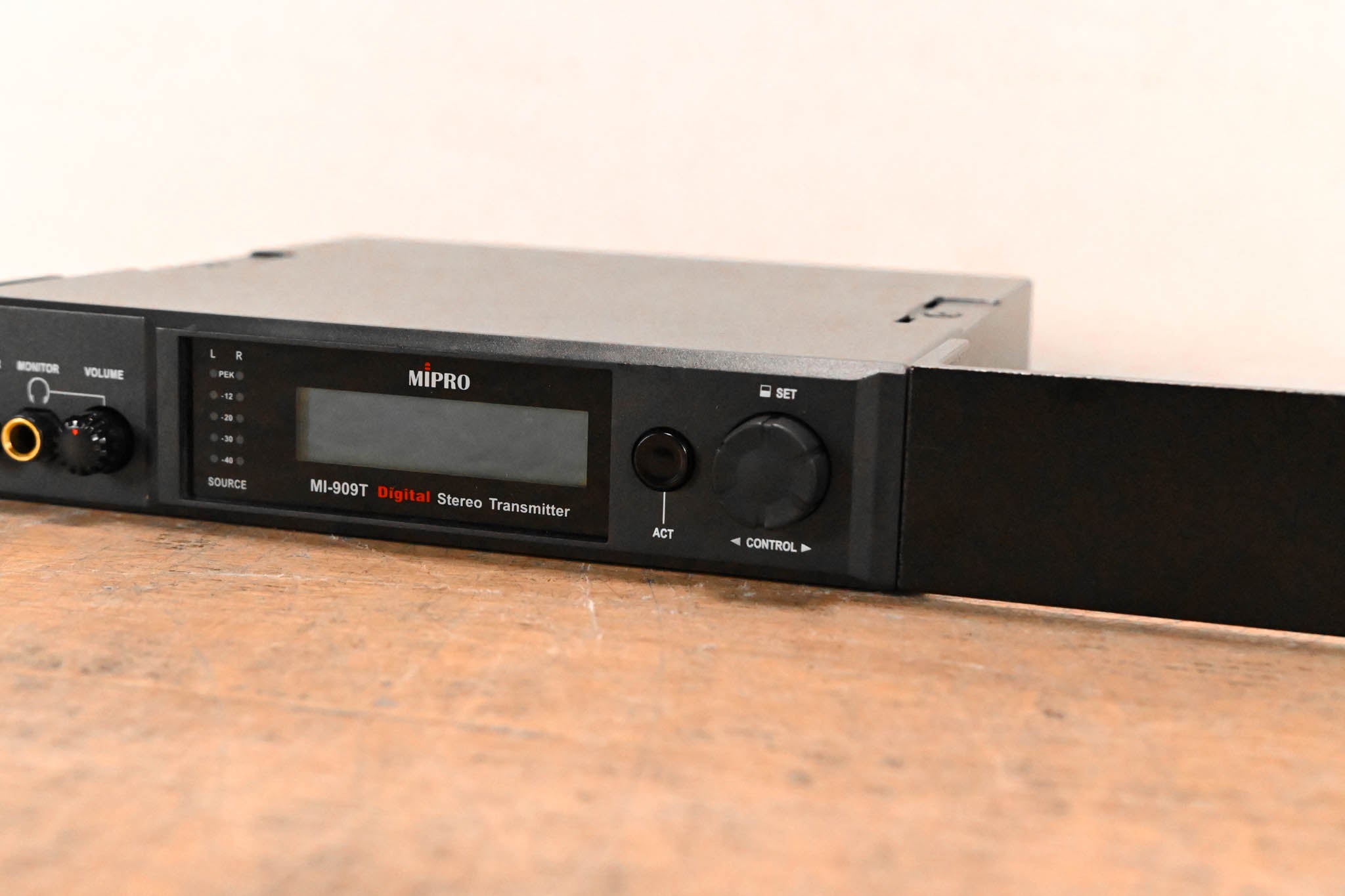 Mipro MI-909T UHF Digital Stereo Transmitter - 5E Band (NO POWER SUPPLY)