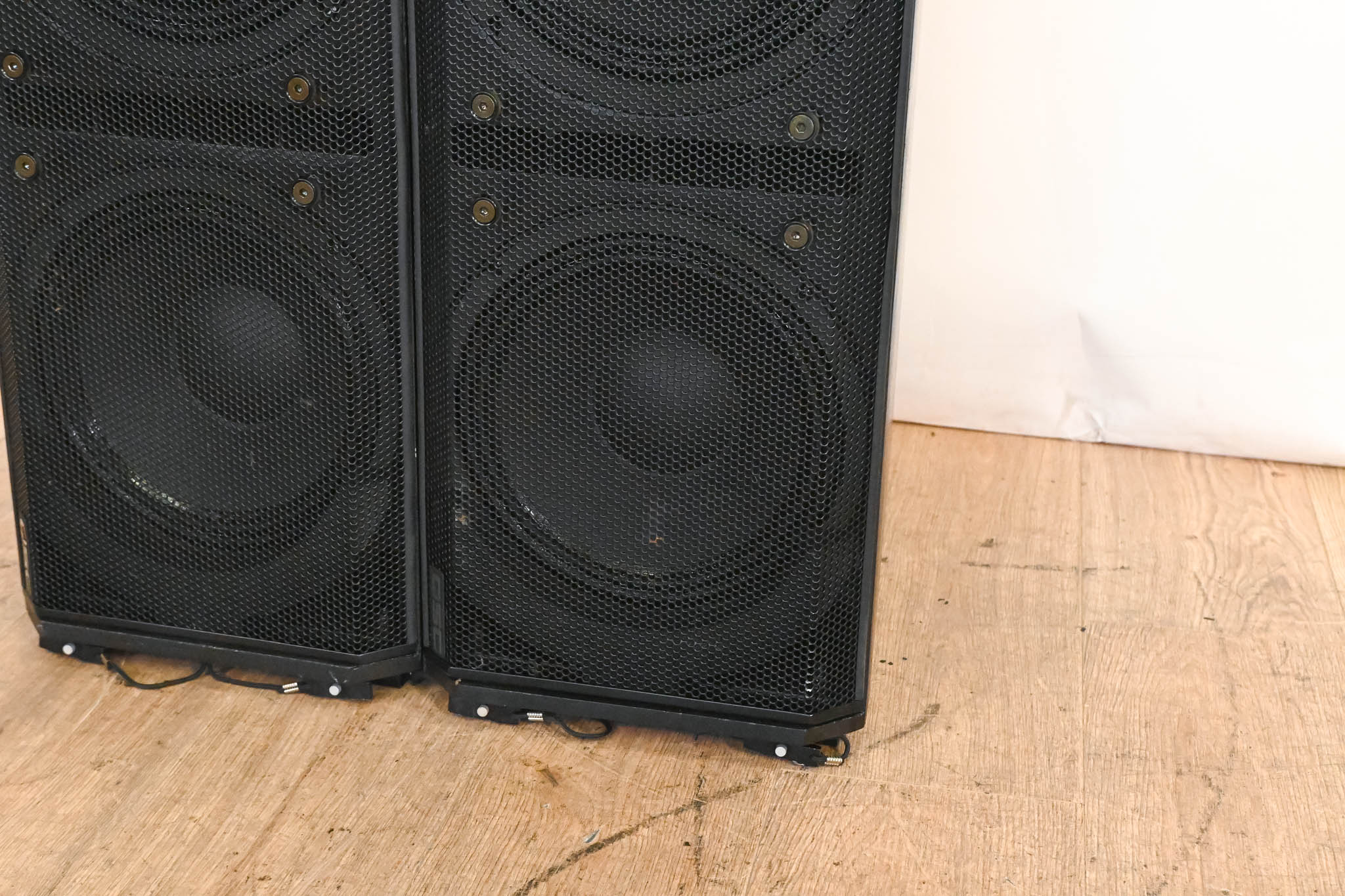 QSC WideLine-10 Dual 10-Inch Wide Line Array Speaker (PAIR)