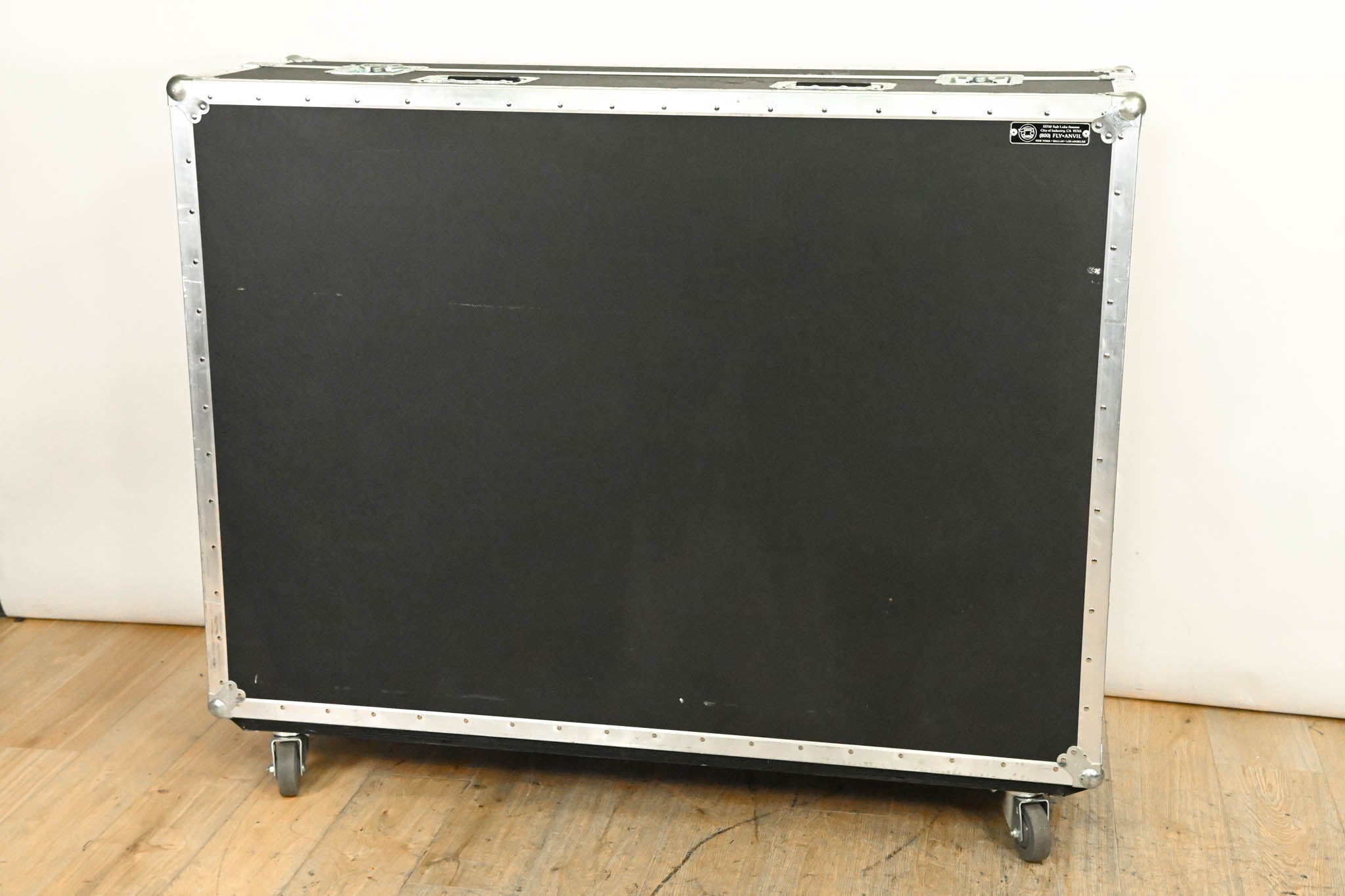 Yamaha M7CL-48 48-Channel Digital Audio Mixing Console with Road Case