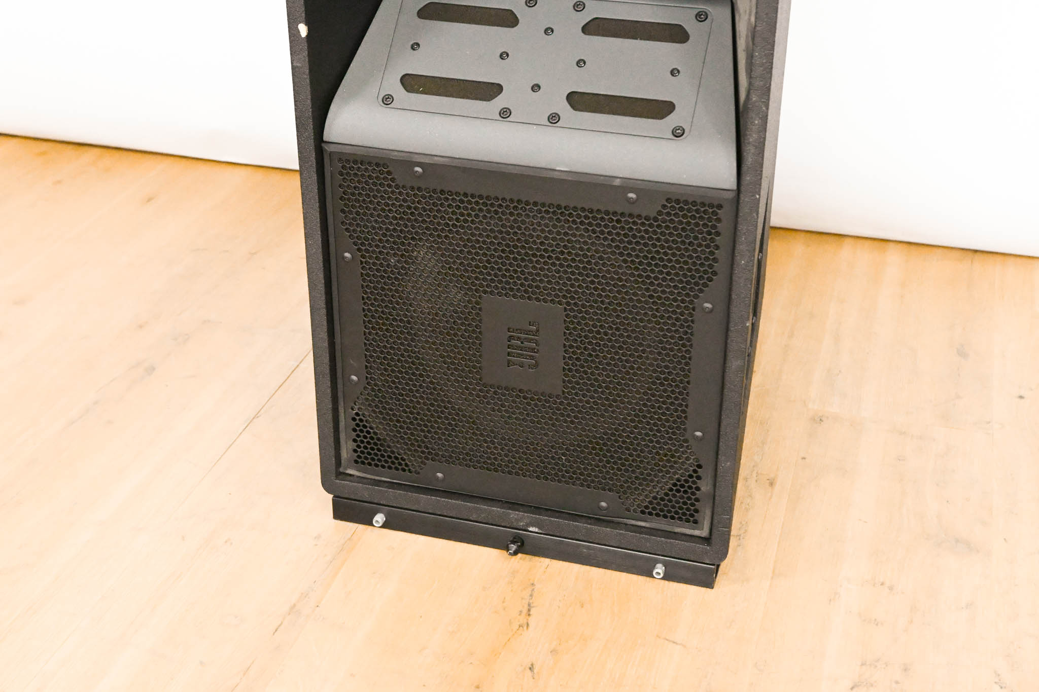 JBL VT4888DP Powered 3-Way Line Array Speaker