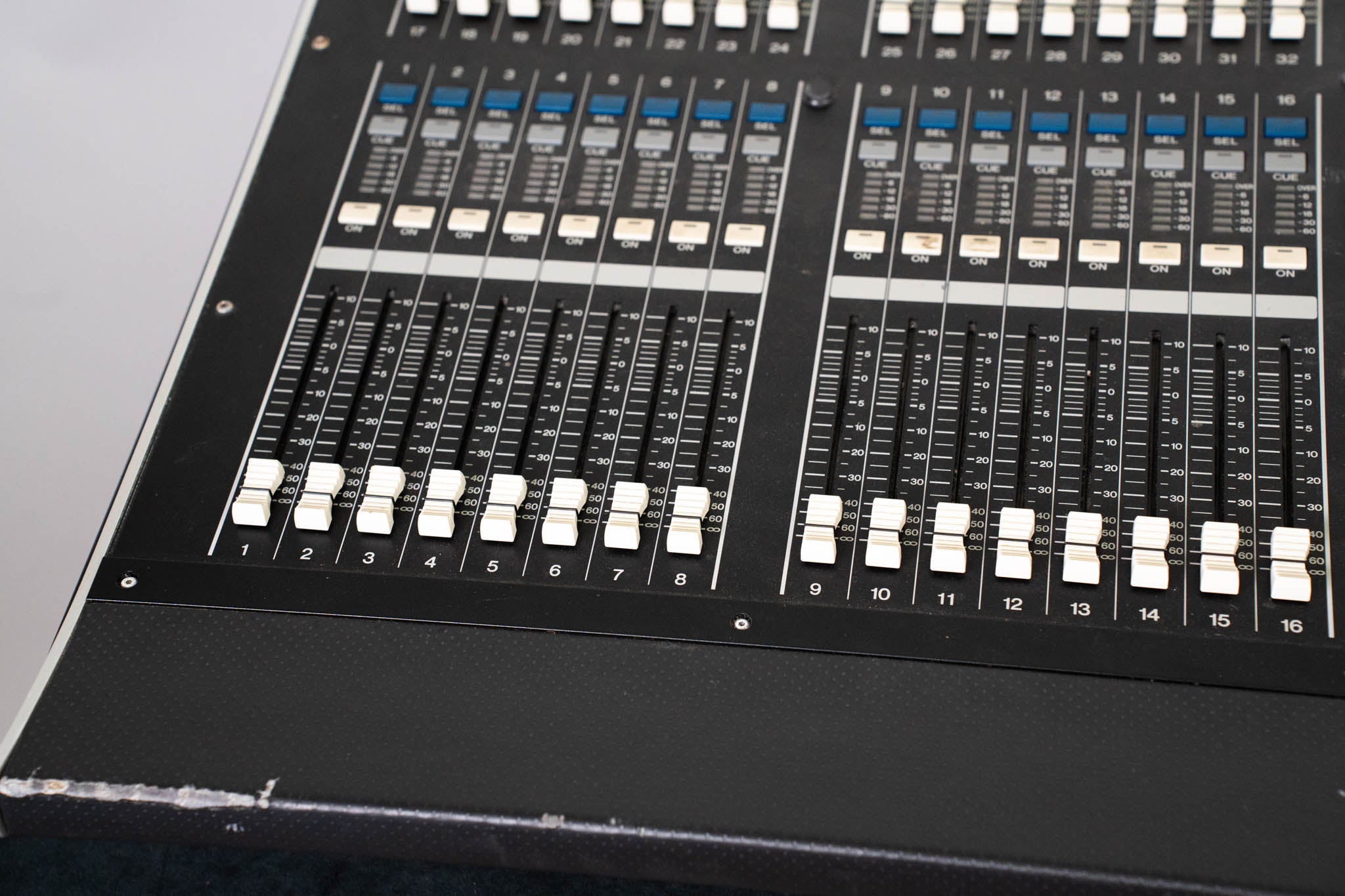 Yamaha M7CL-32 32-Channel Digital Audio Mixing Console