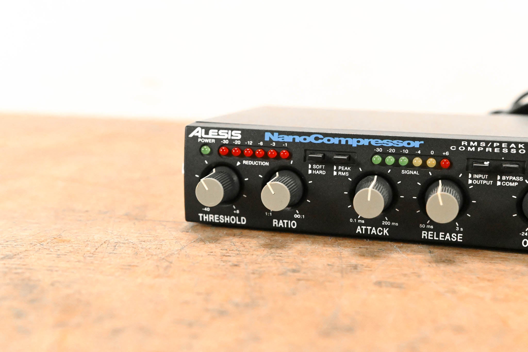 Alesis NanoCompressor RMS/Peak Stereo Compressor