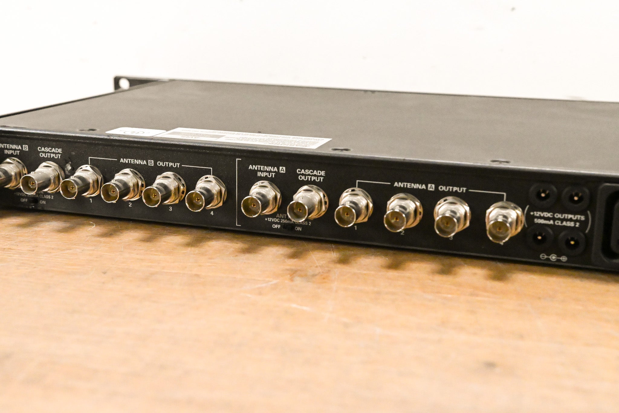Audio-Technica AEW-DA550C UHF Antenna Distribution System: 540-564 MHz