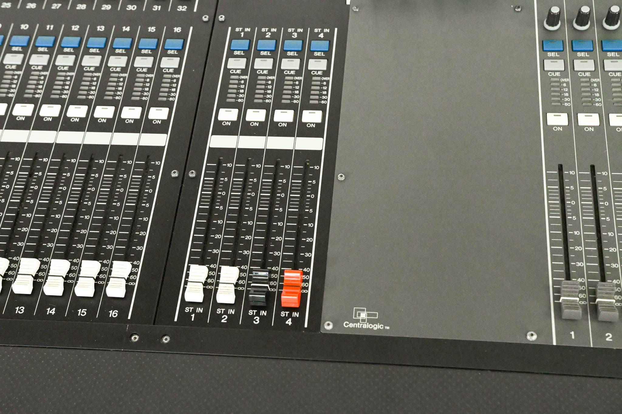 Yamaha M7CL-48 48-Channel Digital Audio Mixing Console