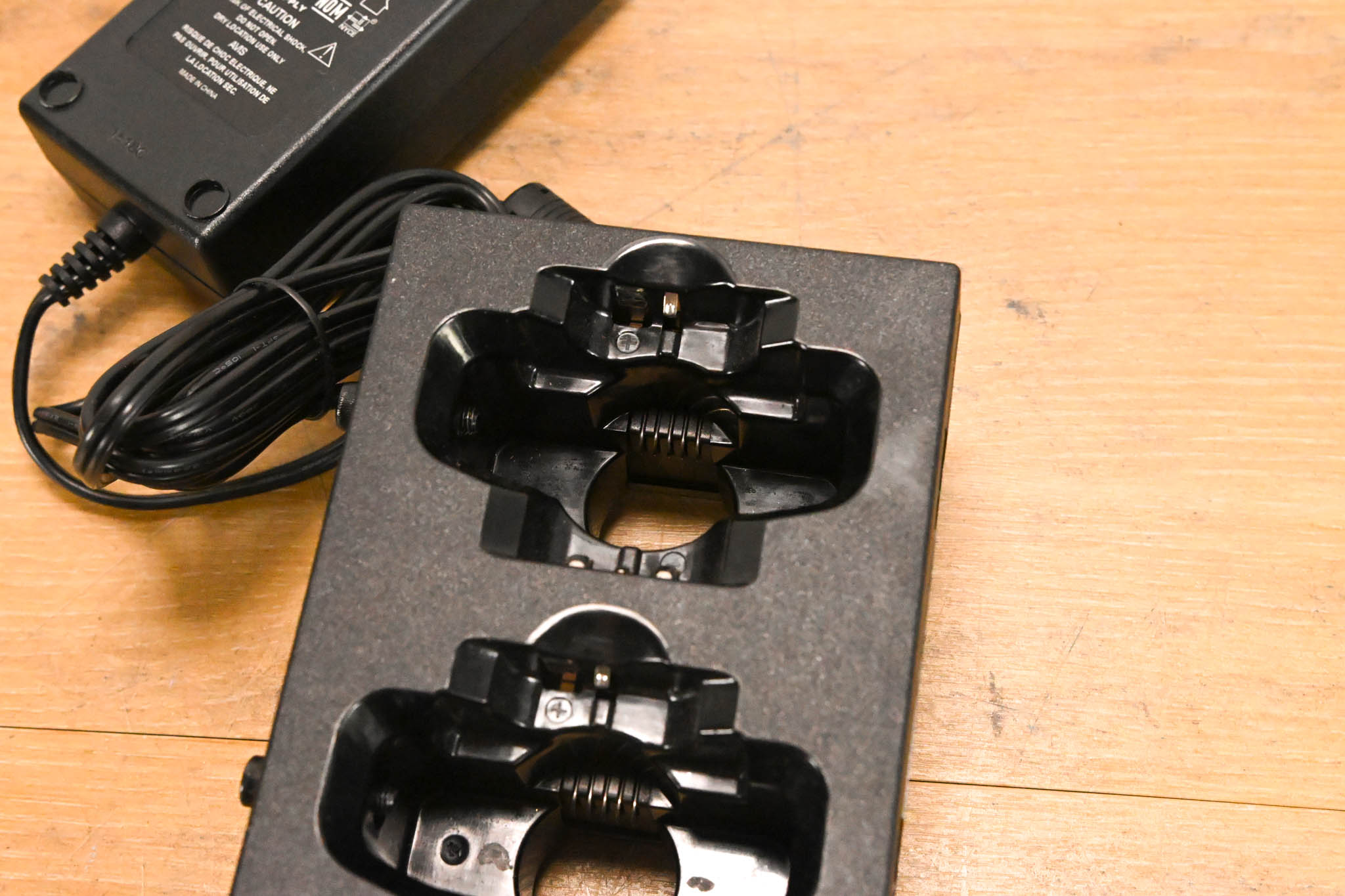 Shure SBC200 Dual Docking Recharging Station