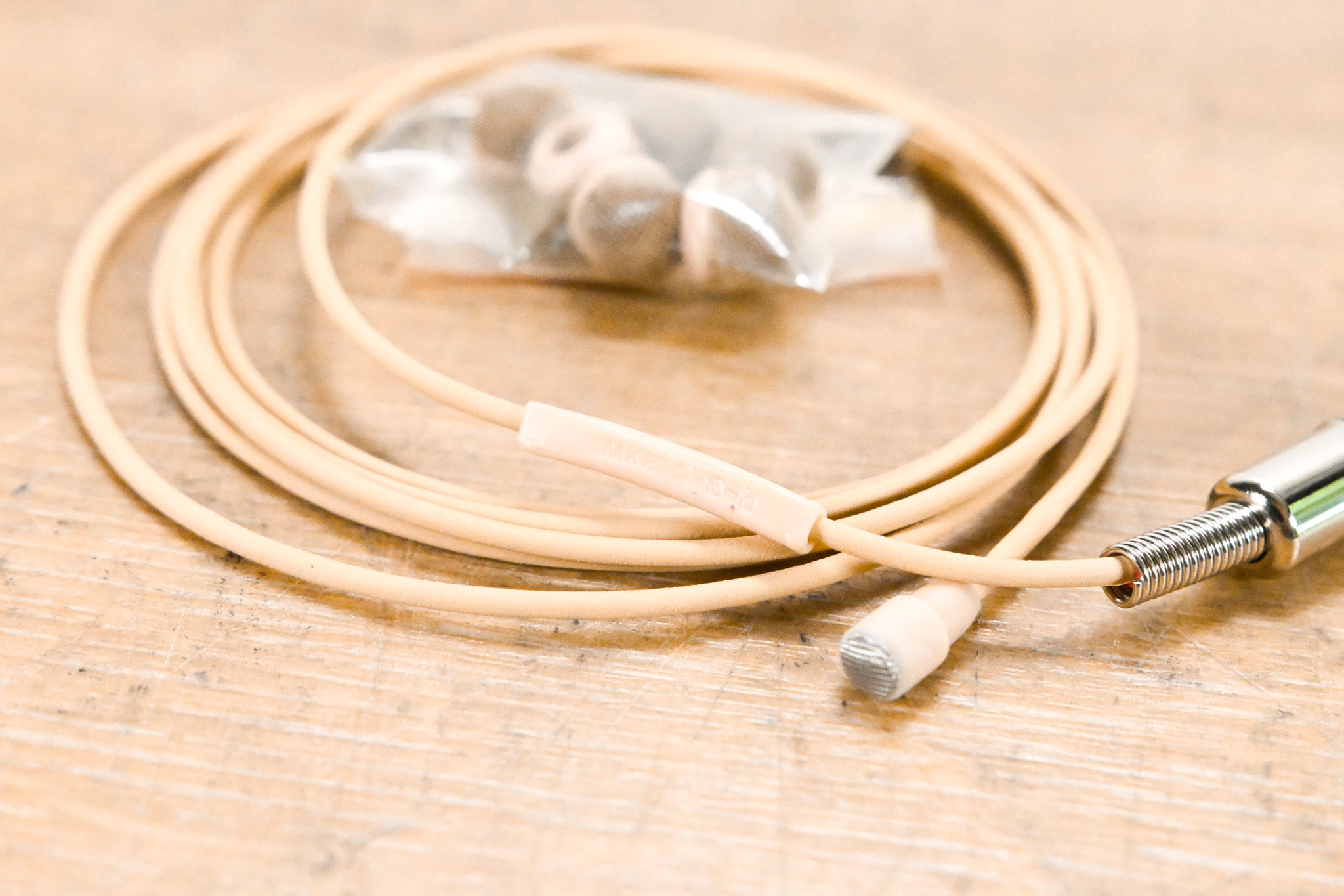 Sennheiser MKE 2 Lavalier Lapel Mic w/ Locking 3.5mm Connector - Beige
