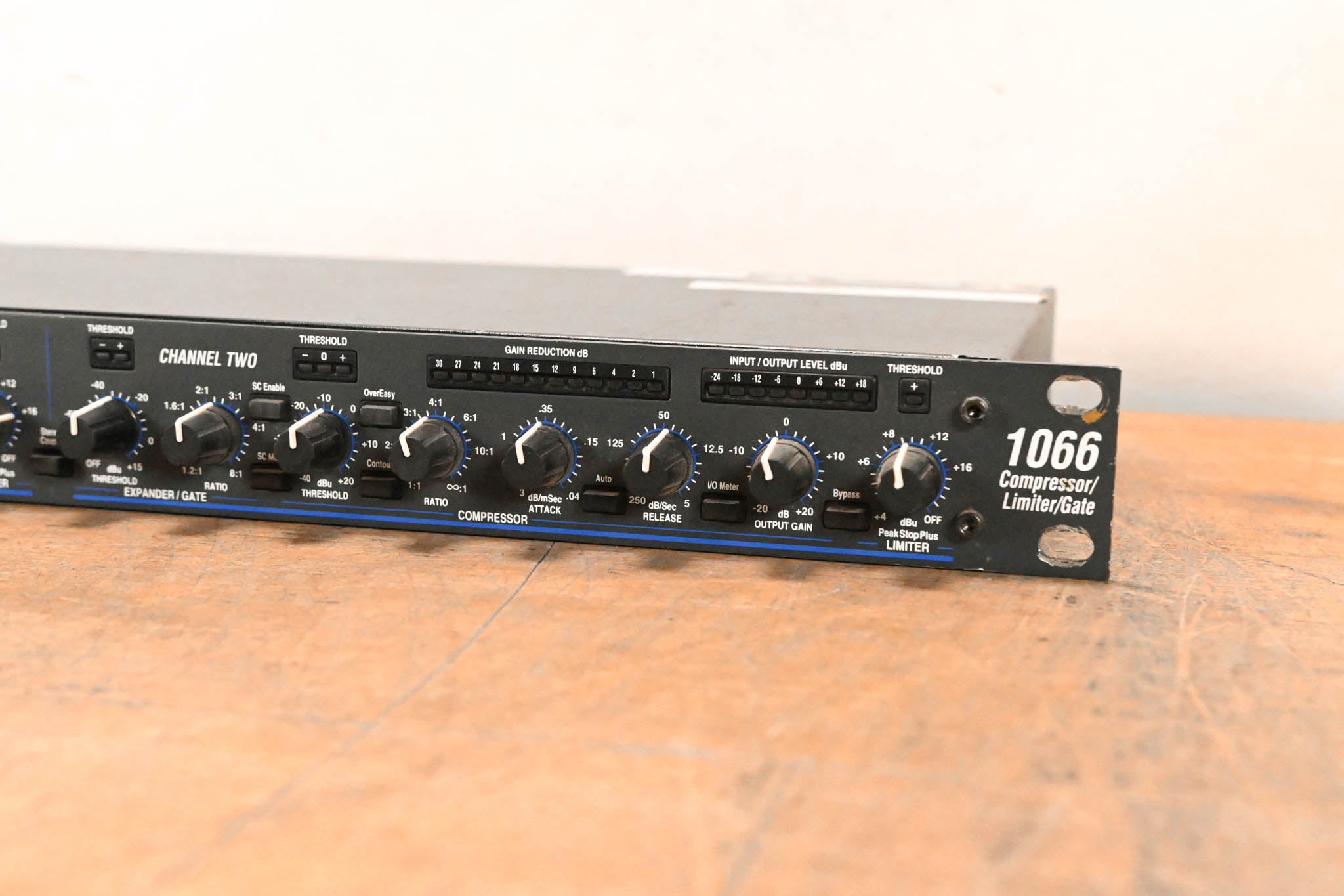 dbx 1066 2-Channel Compressor/Limiter/Gate