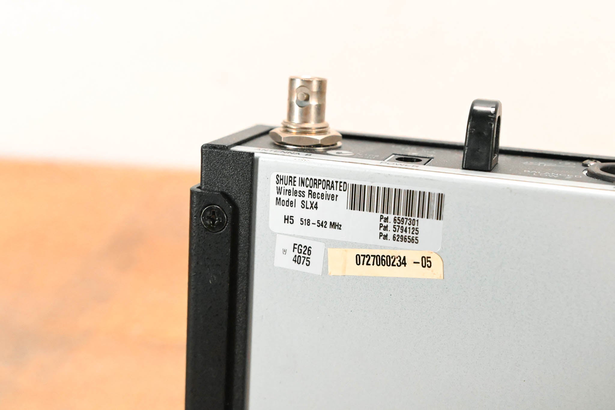 Shure SLX4 Wireless Receiver - H5 Band: 518-542 MHz (NO POWER SUPPLY)