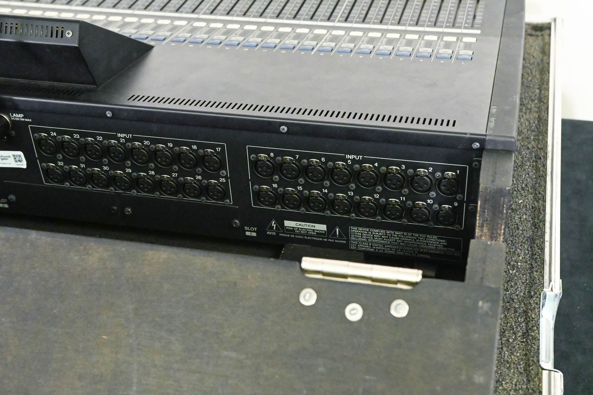 Yamaha LS9-32 32-Channel Digital Mixing Console with Road Case