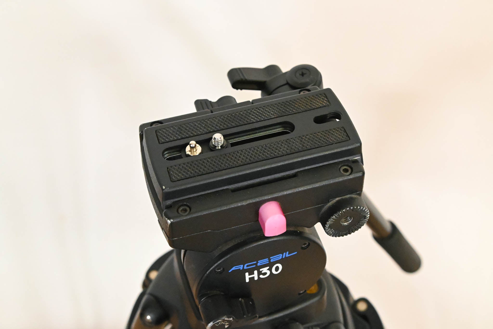 Acebil H30 Fluid Head with Acebil T750 Tripod Legs