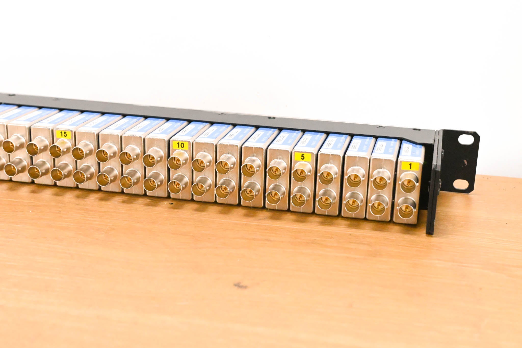 Canare 26DV 1U Video Patch Bay w/ DVJB-W 75Ω 3G/SDI Modules