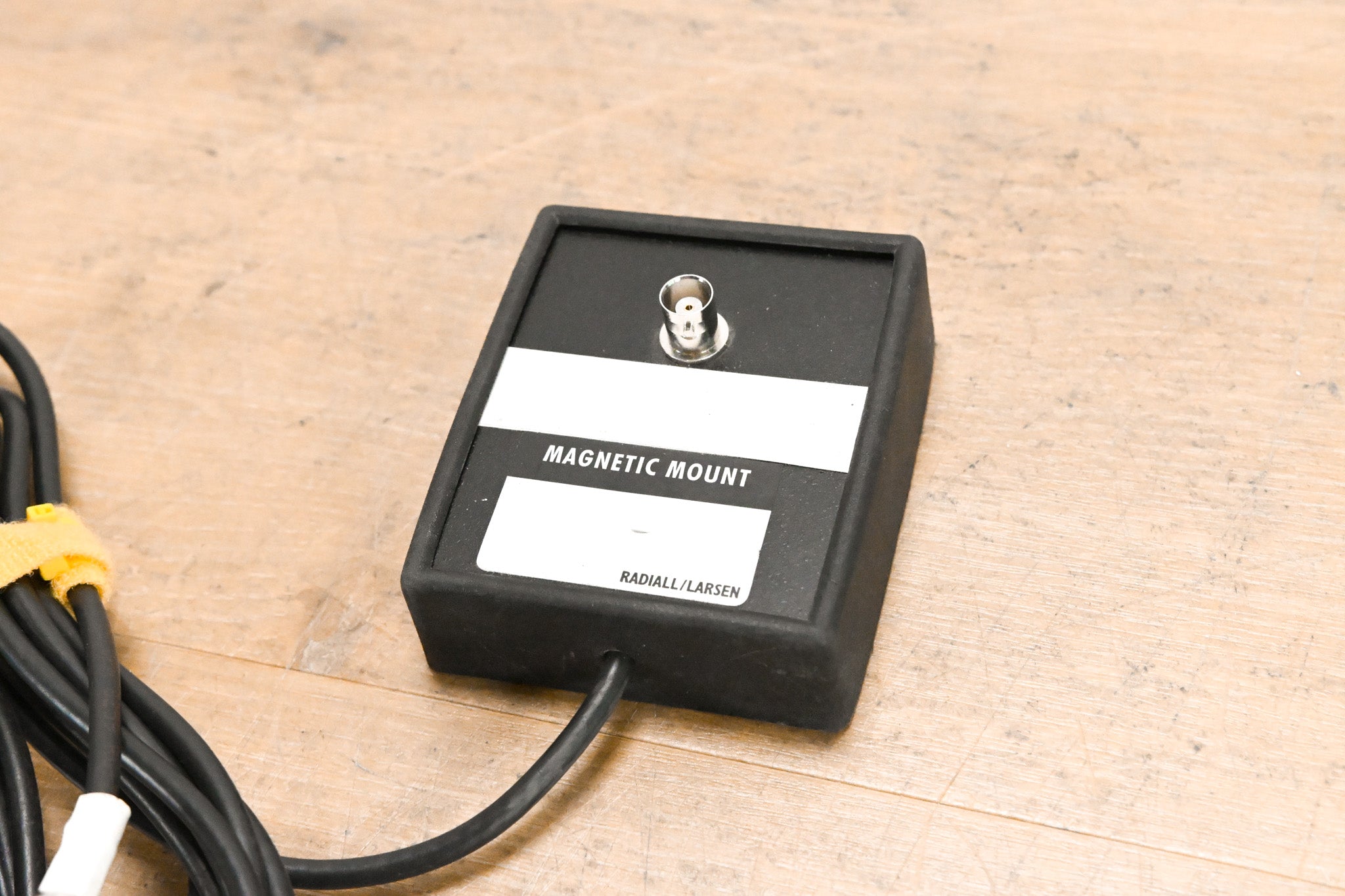 Radiall / Larsen BNC-BNC Magnet Mount