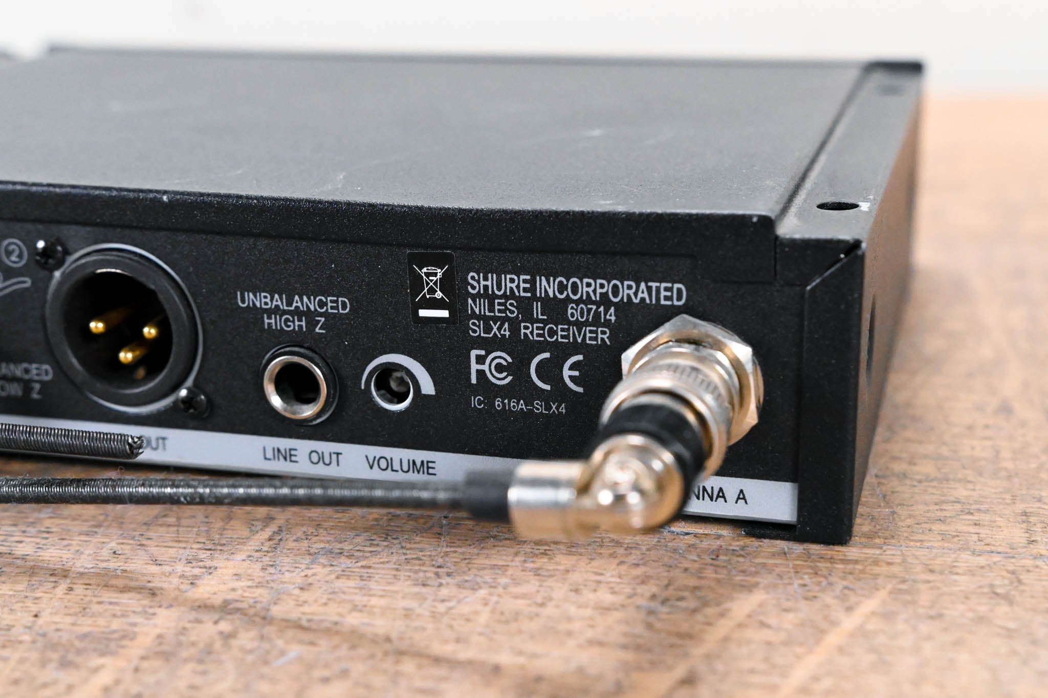 Shure SLX4 Wireless Receiver - J3 Band: 572-596 MHz