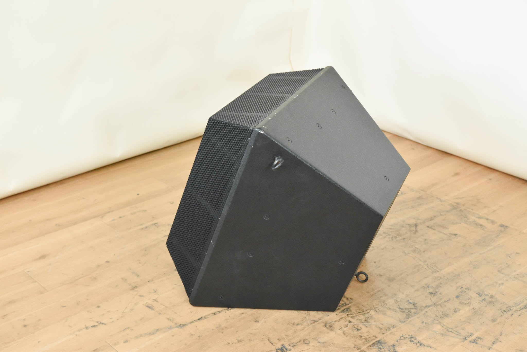 EAW QX566i 3-Way Trapezoidal Loudspeaker 60° × 60°