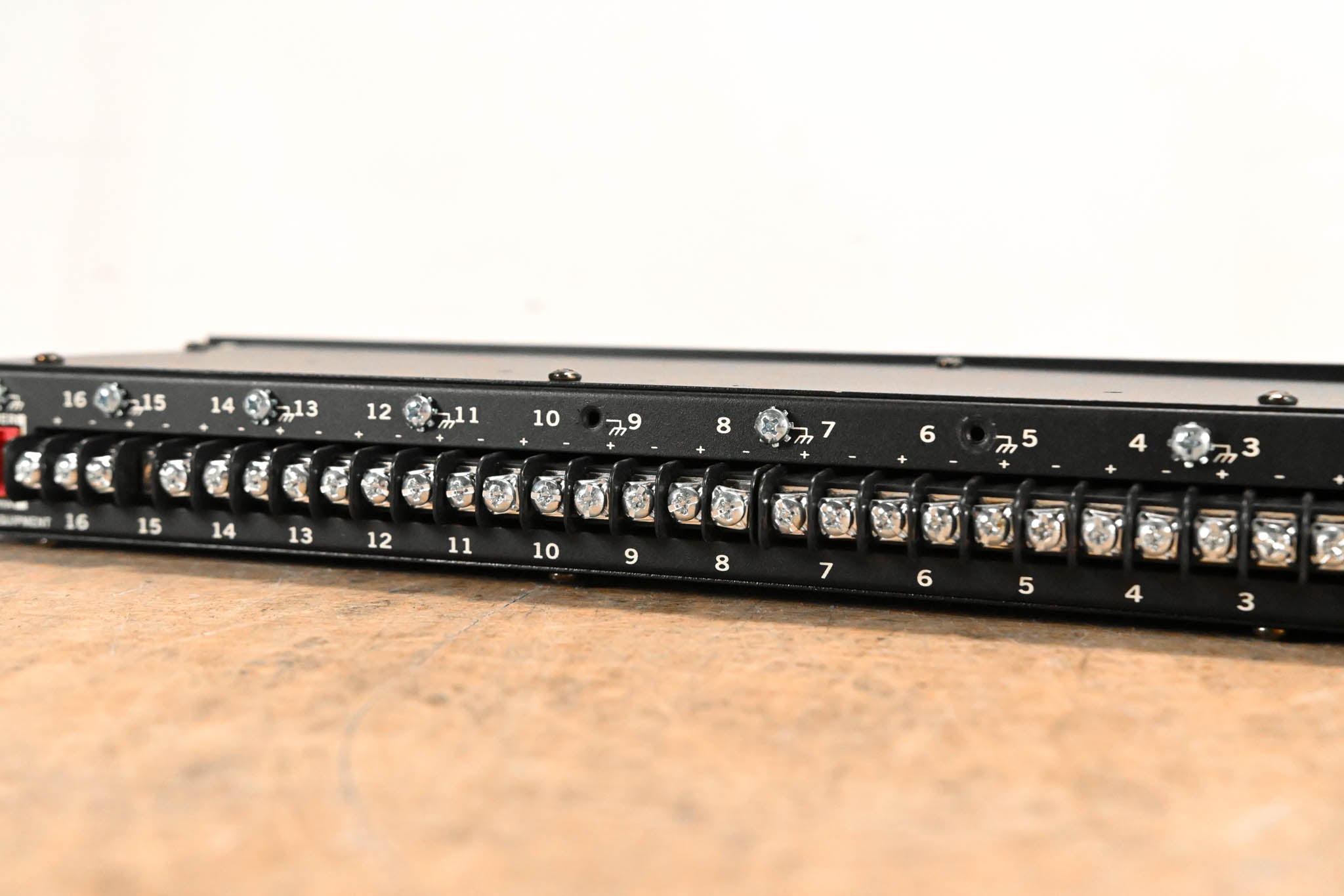 Rane DA216A 2-Input, 16-Output Distribution Line Amplifier (NO PSU)