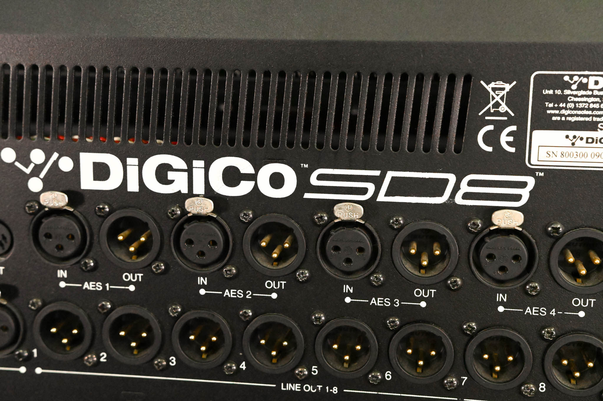 DiGiCo SD8  120-Channel Digital Mixing Console with Road Case