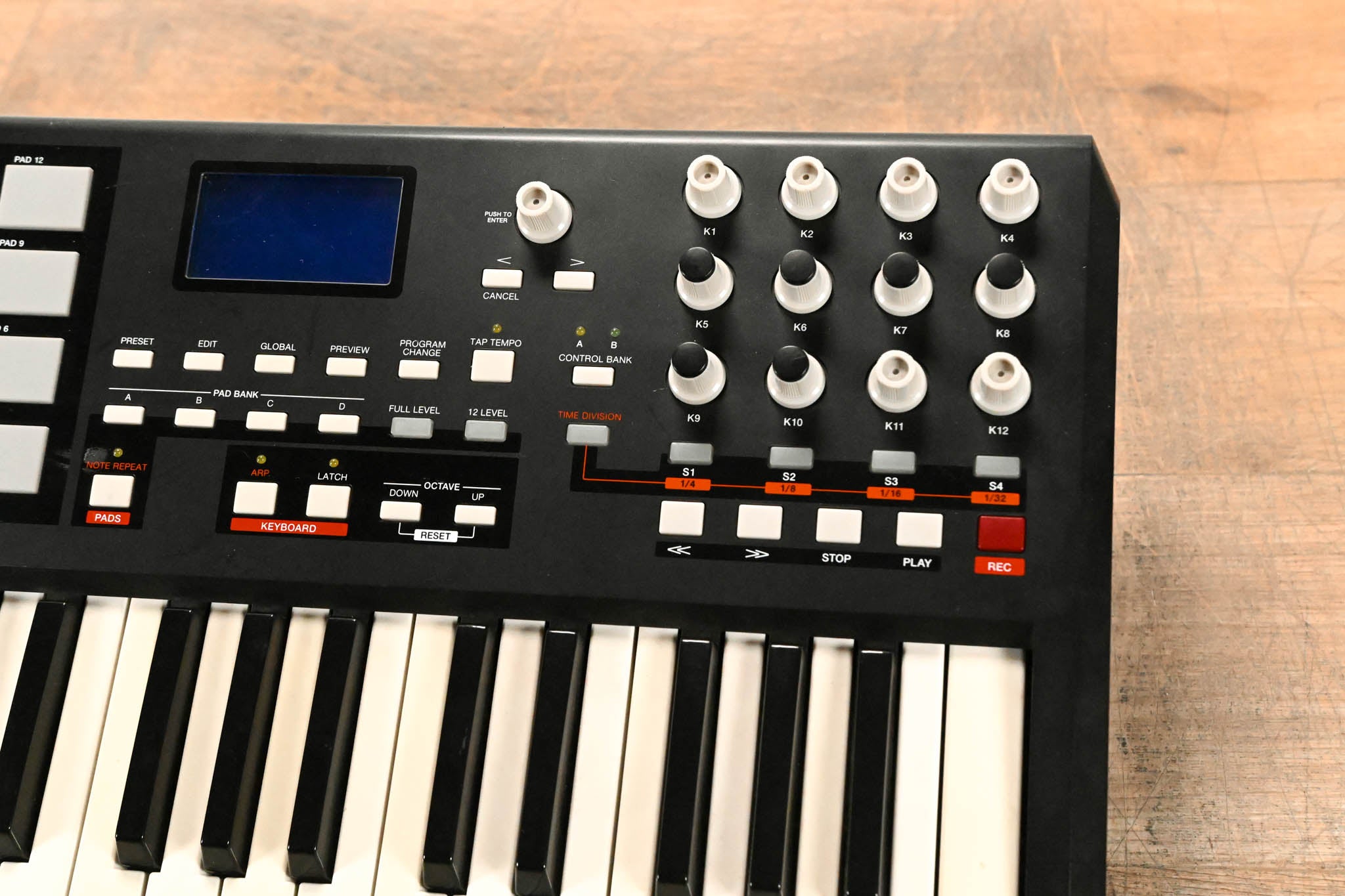 Akai MPK25 25-Key USB MIDI Keyboard Controller (NO POWER SUPPLY)