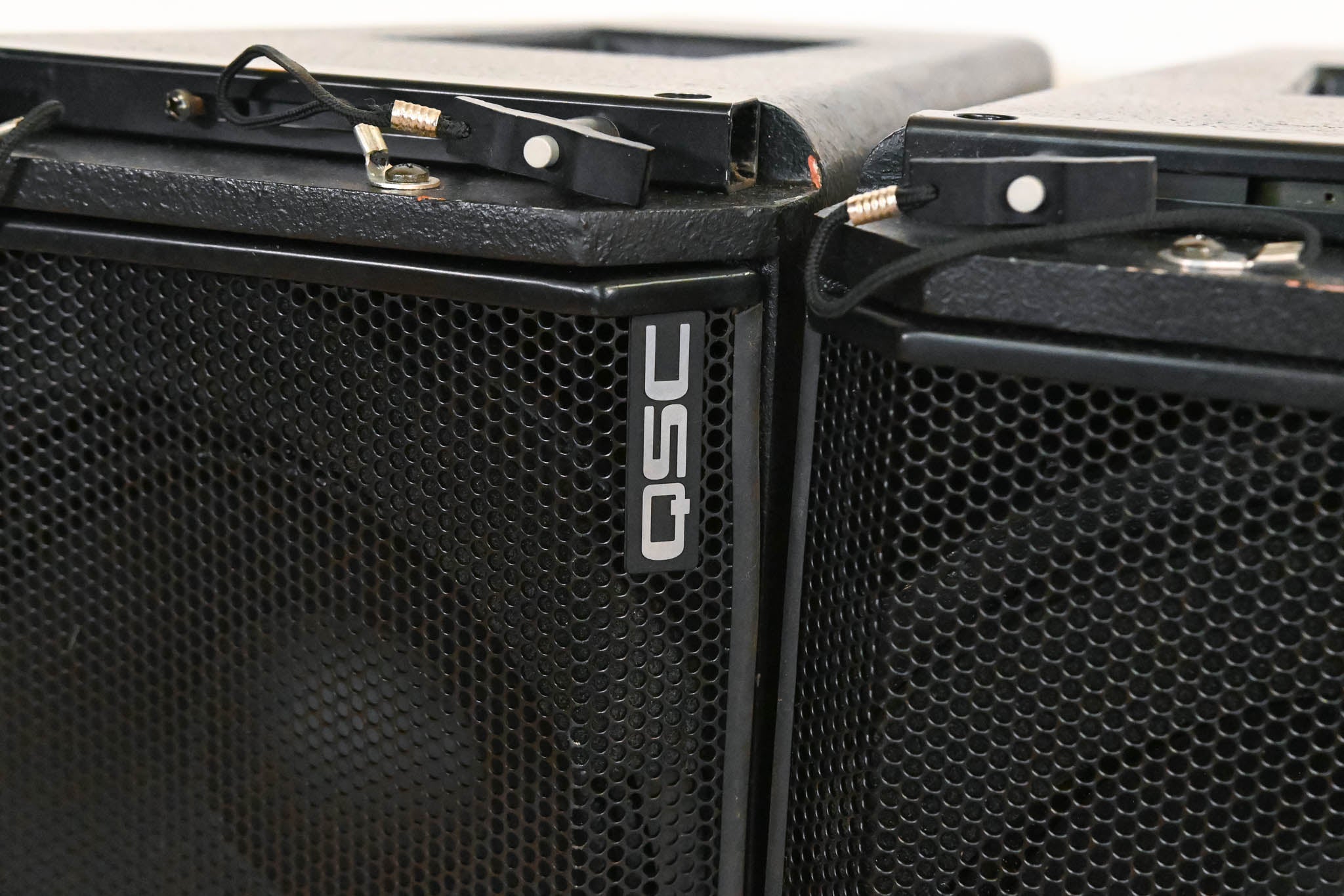 QSC WideLine-10 Dual 10-Inch Wide Line Array Speaker (PAIR)