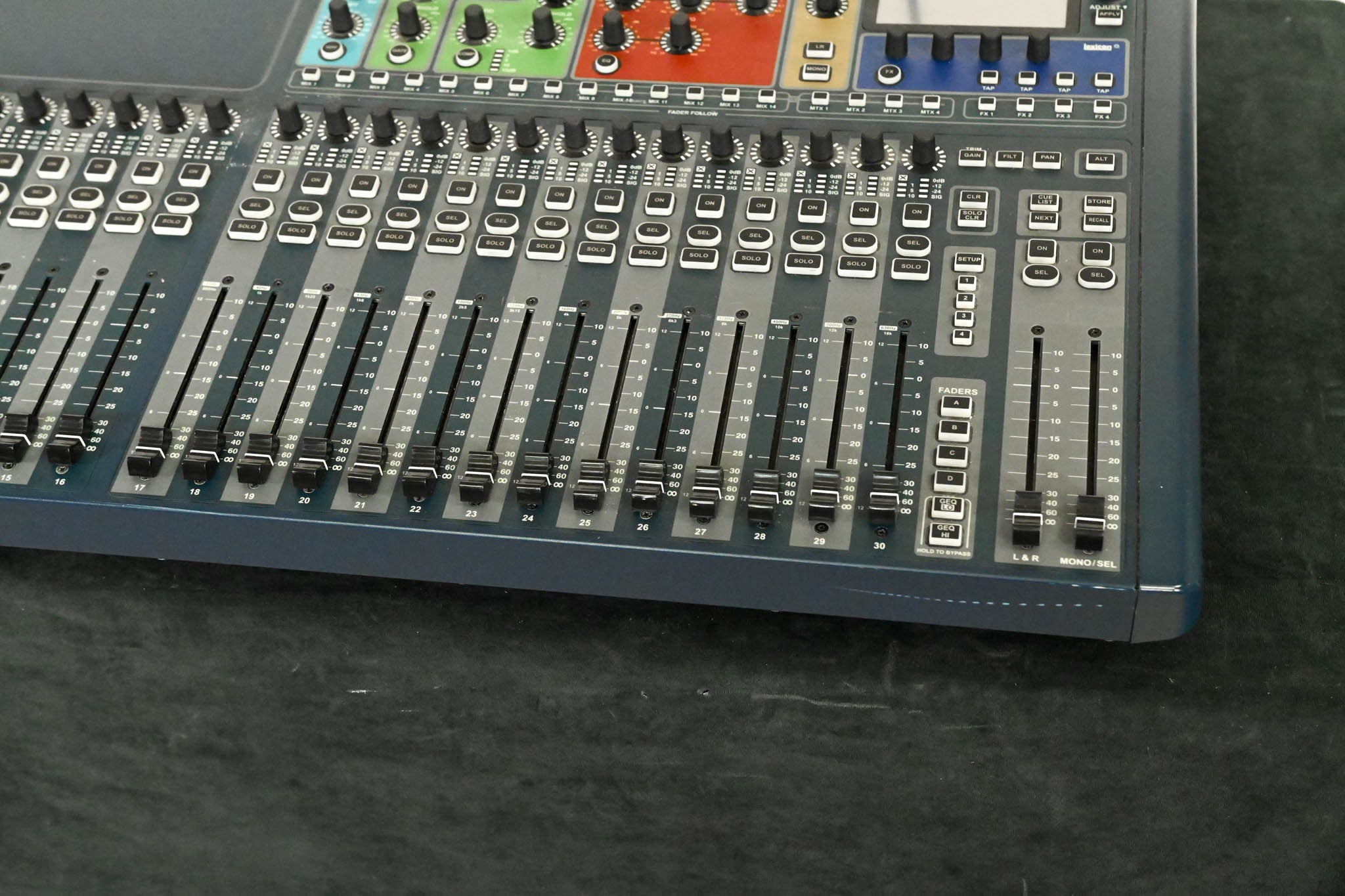 Soundcraft Si Expression 3 32-Channel Digital Mixer