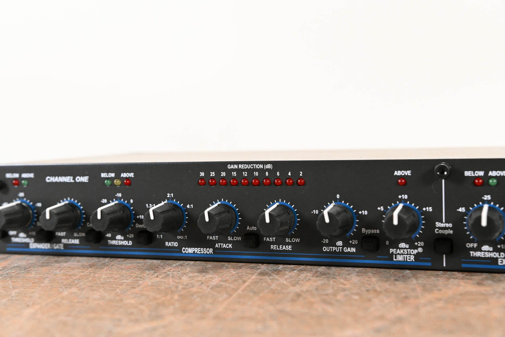 dbx 166XL 2-Channel Compressor/Limiter/Gate