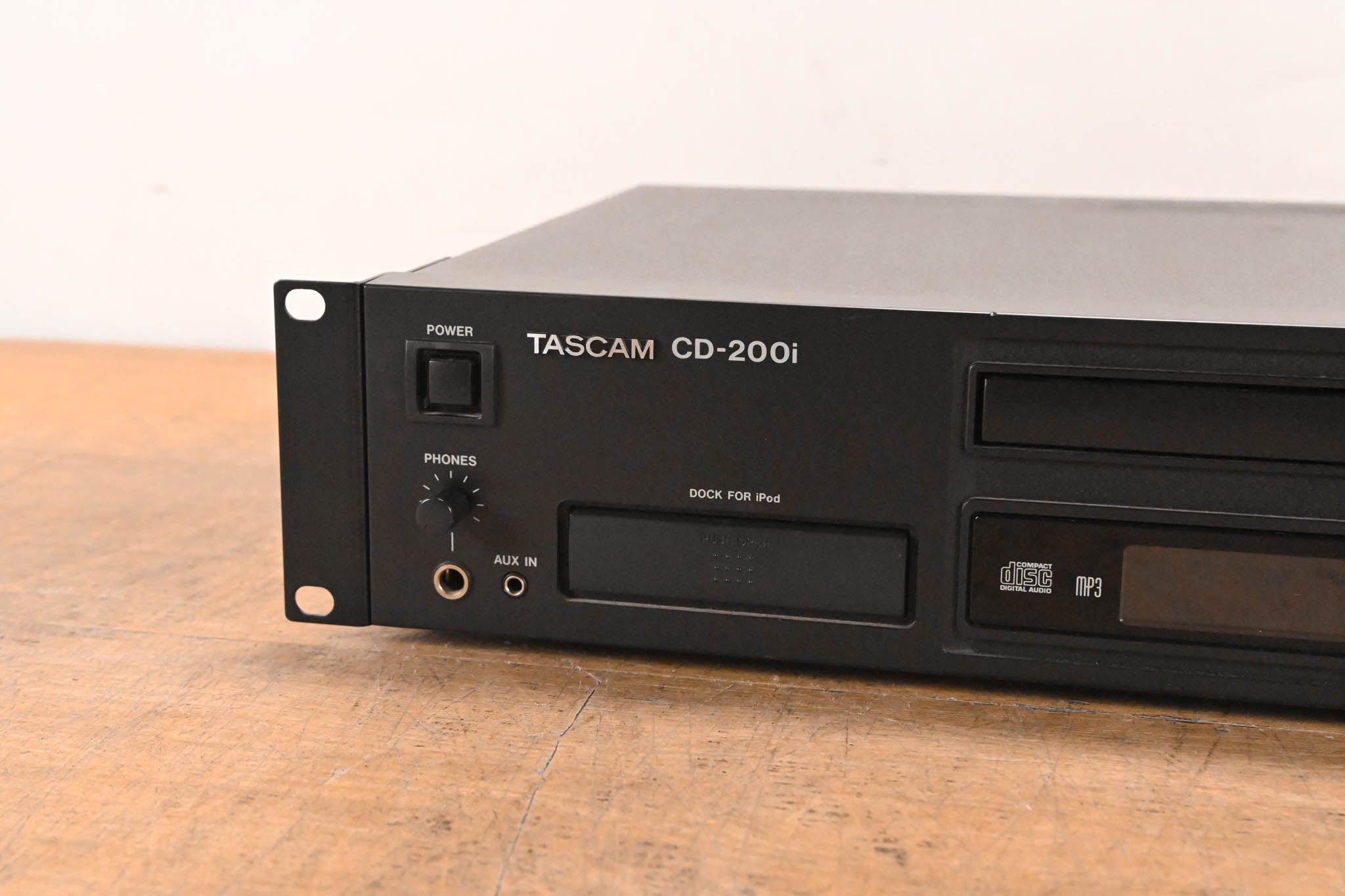 TASCAM CD-200i Rackmountable CD Player with iPod Dock