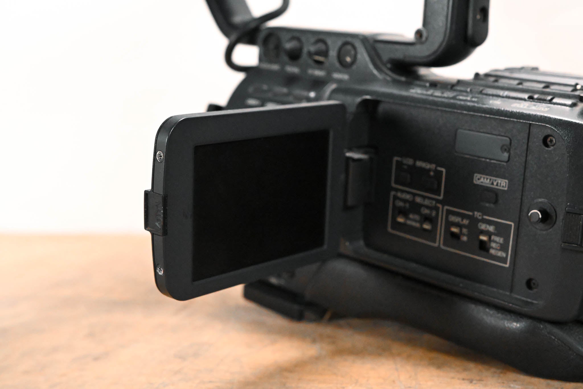 JVC GY-HD100 High Definition 3-CCD MiniDV Professional Camcorder