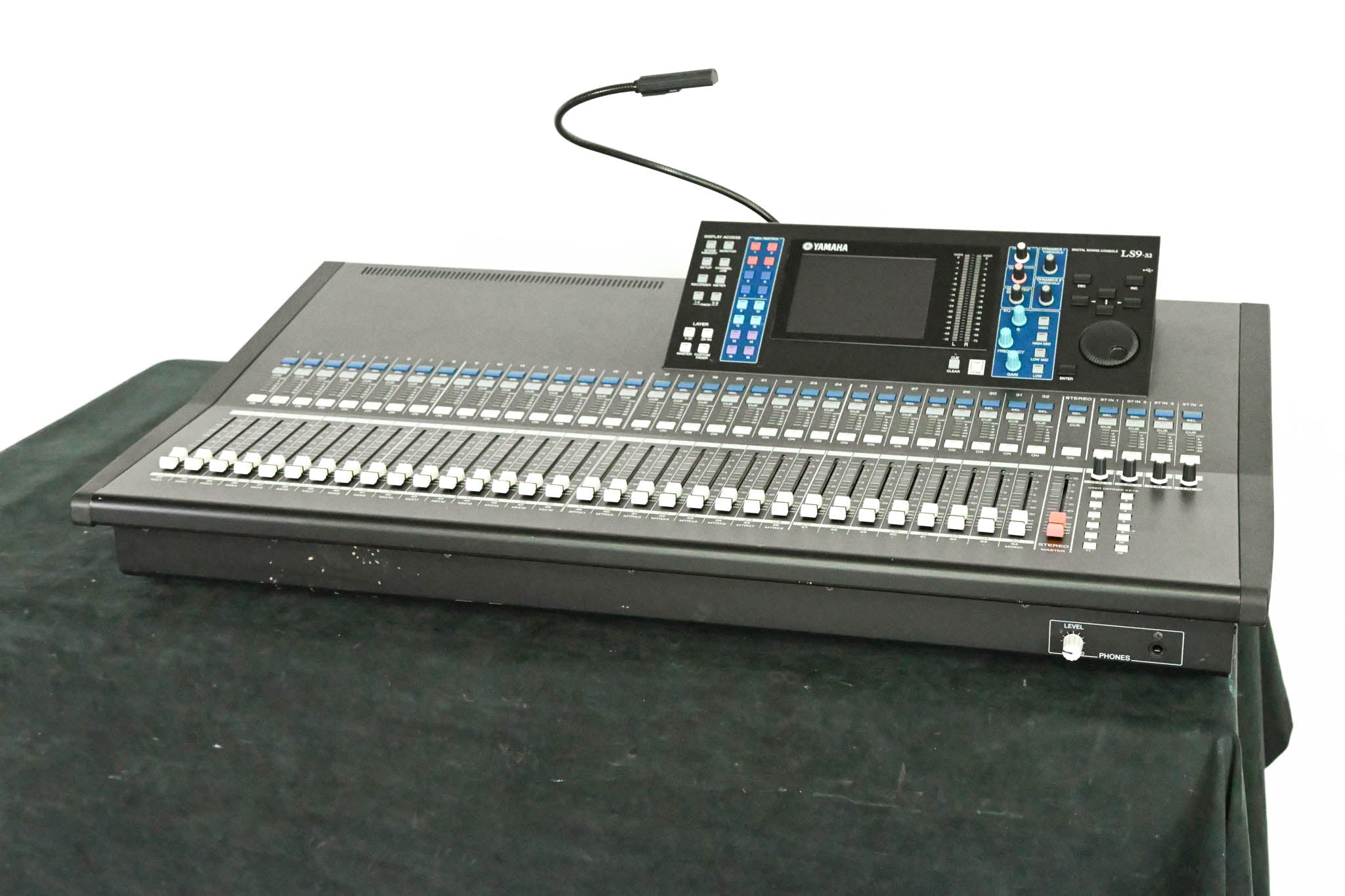 Yamaha LS9-32 32-Input Digital Mixing Console