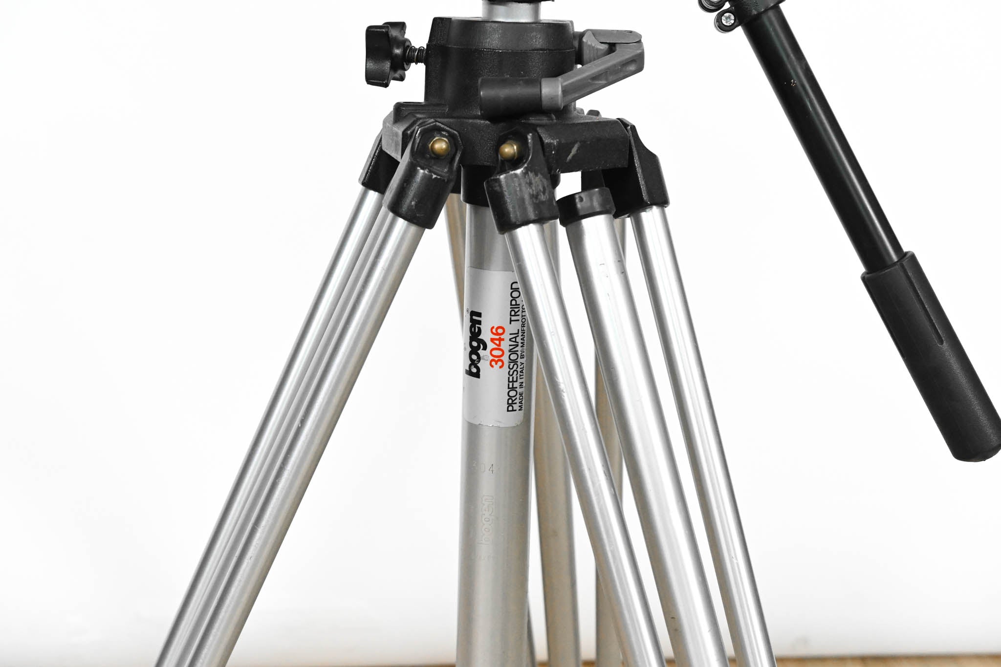 Manfrotto/Bogen 3046 Video Tripod with 3063 Fluid Head