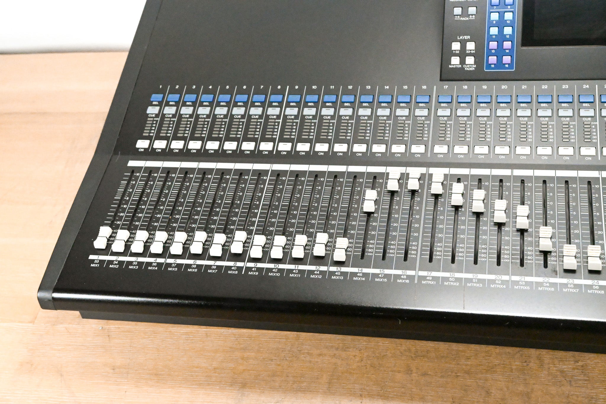 Yamaha LS9-32 32-Input Digital Mixing Console CG0110D
