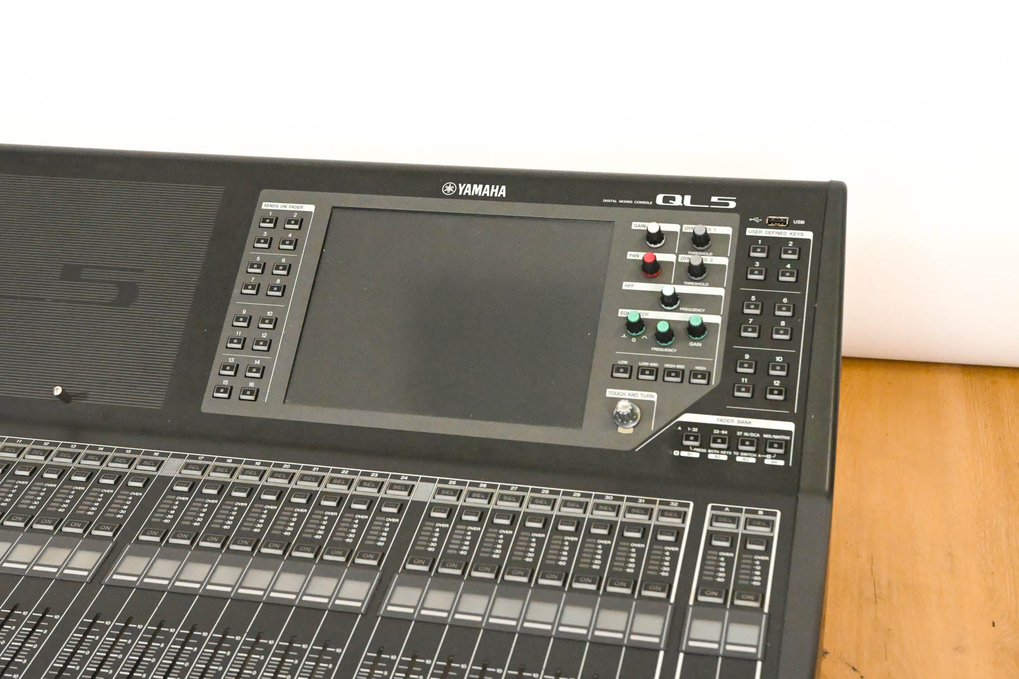 Yamaha QL5 64-Channel Digital Audio Mixing Console