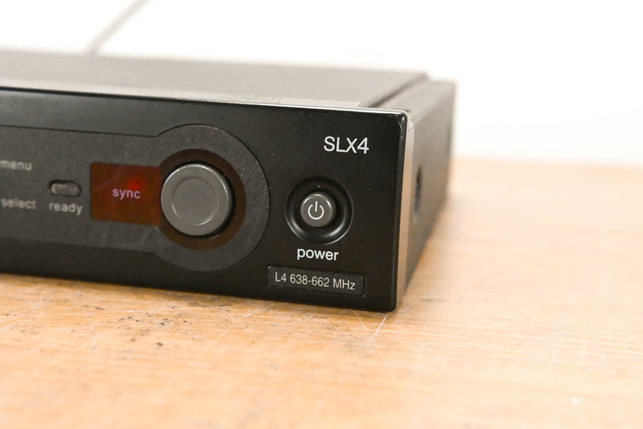 Shure SLX4 Wireless Receiver - L4 Band: 638-662 MHz (NO POWER SUPPLY)