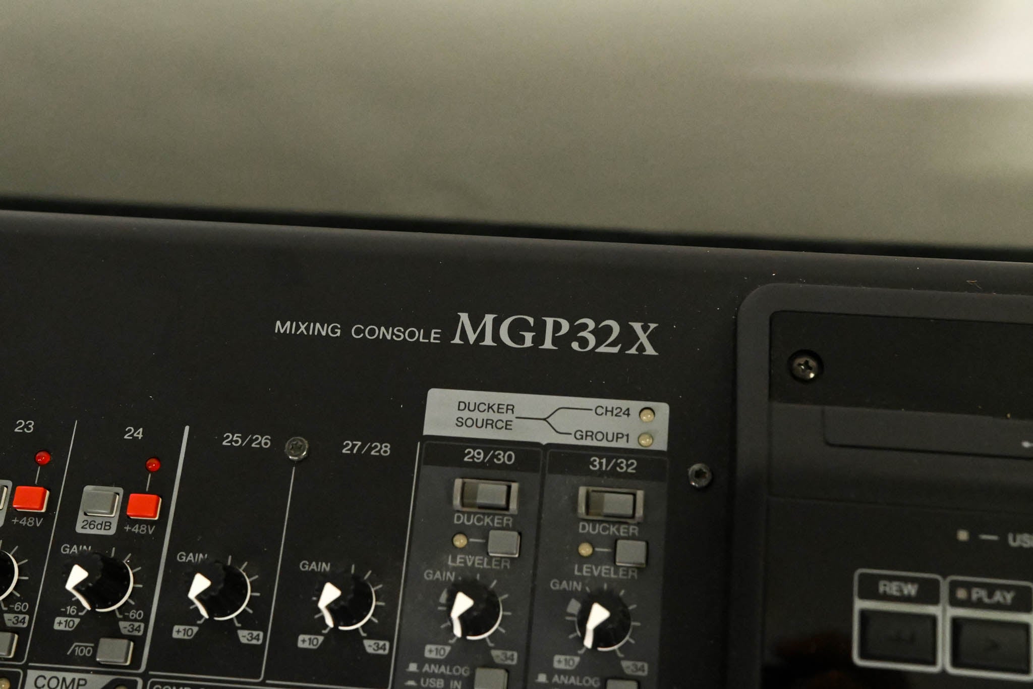 Yamaha MGP32X 32-Channel Mixer with USB and Effects