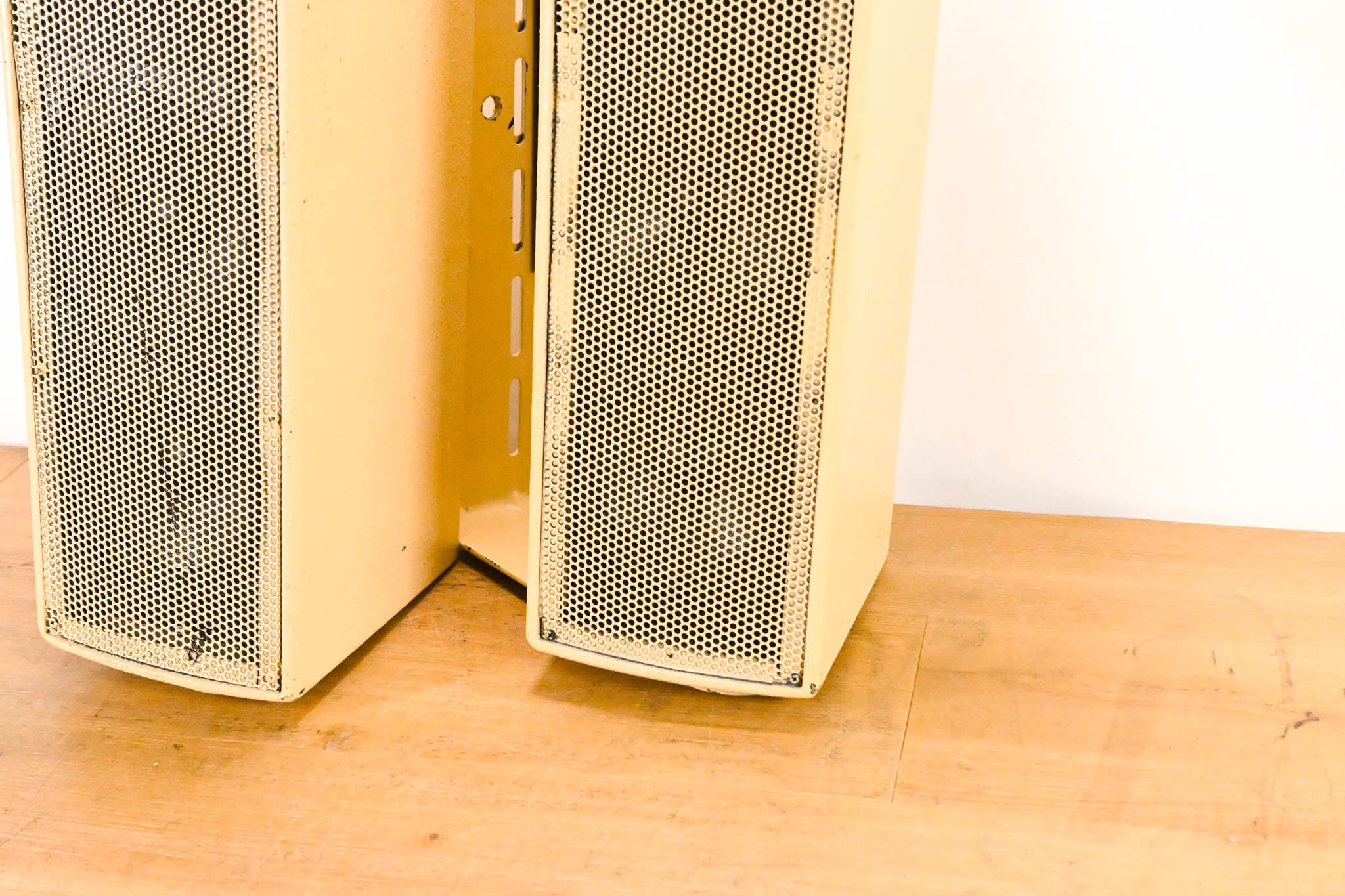 EAW UB52 Two-Way Full-Range Loudspeaker (PAIR)
