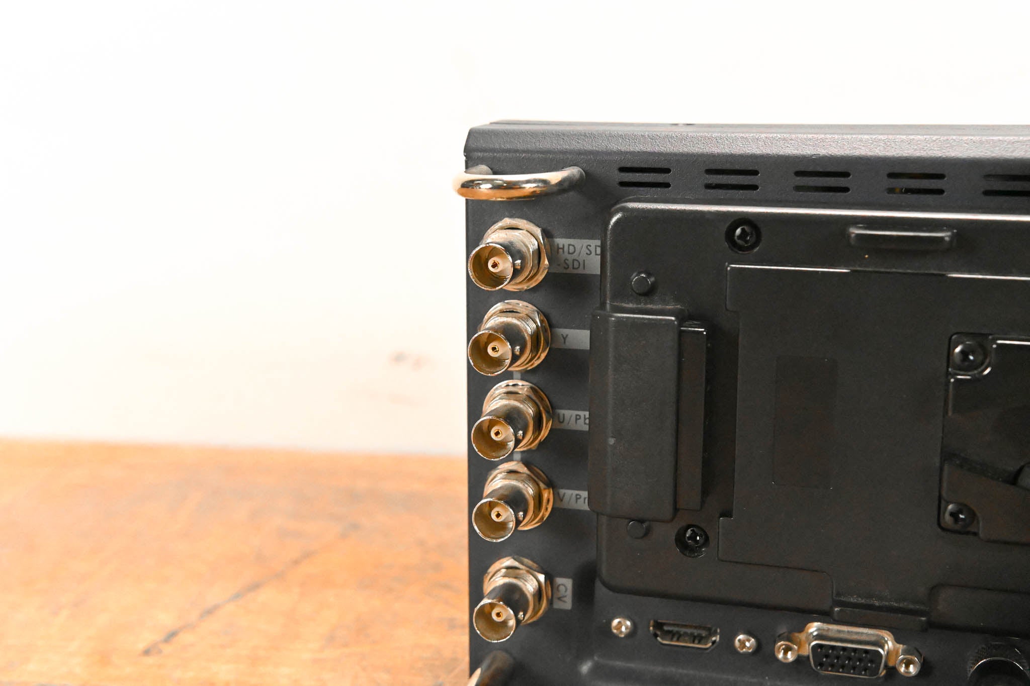 Datavideo TLM-700HD 7" HD/SD TFT LCD Monitor w/ V-Mount Battery Adapter