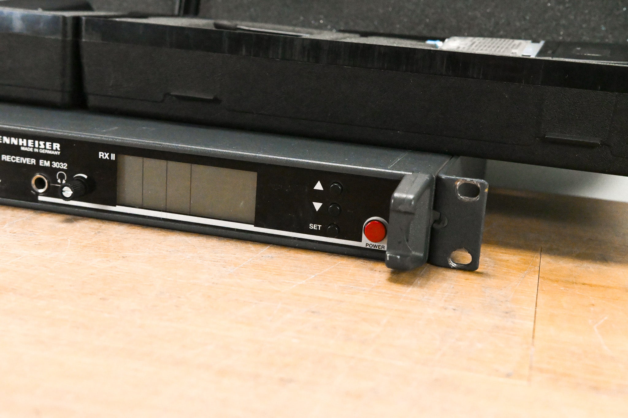 Sennheiser EM 3032-U Mikroport Receiver w/ SK250 Bodypacks 584-608 MHz