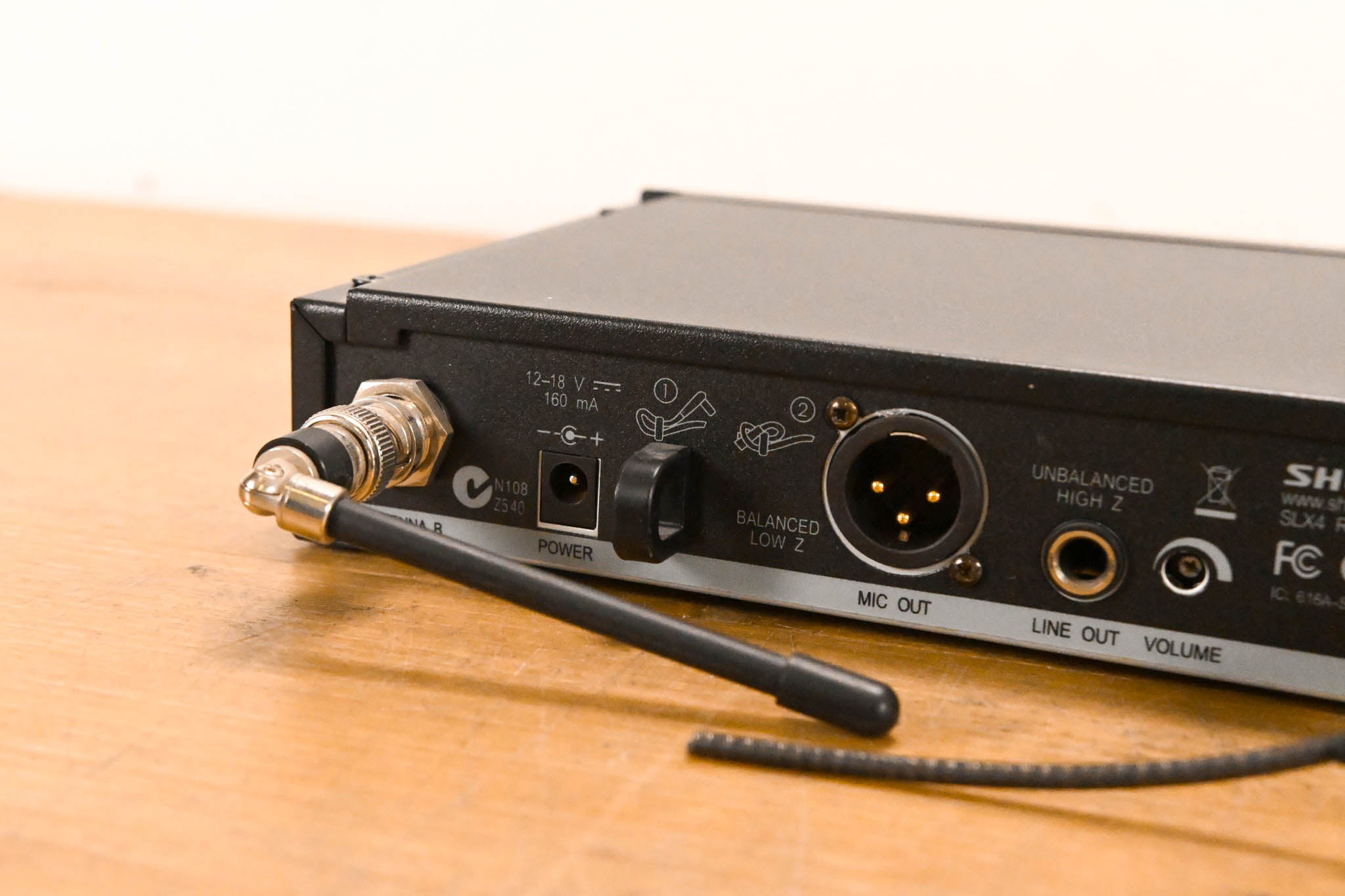 Shure SLX4 Wireless Receiver - H5 Band: 518-542 MHz (NO POWER SUPPLY)