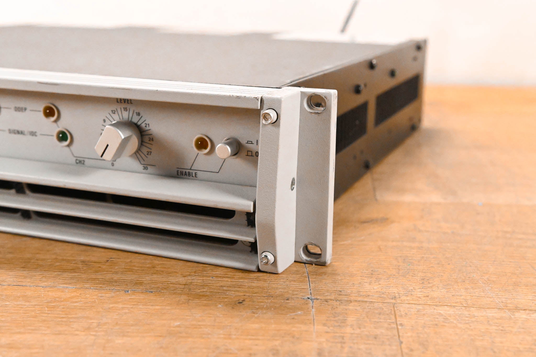 Crown Macro-Tech 2402 2-Channel Power Amplifier