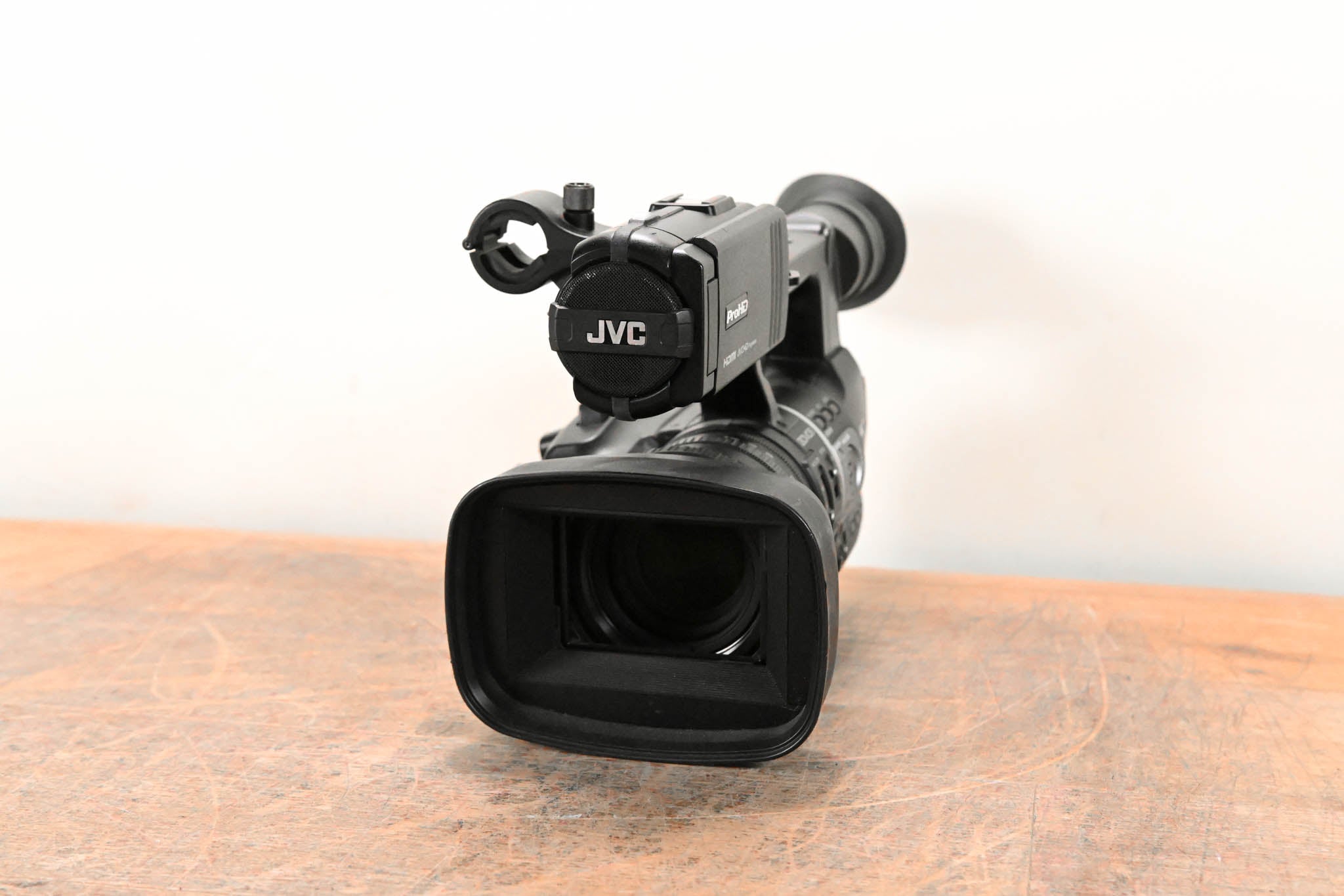 JVC GY-HM620U ProHD Handheld Mobile News Camera