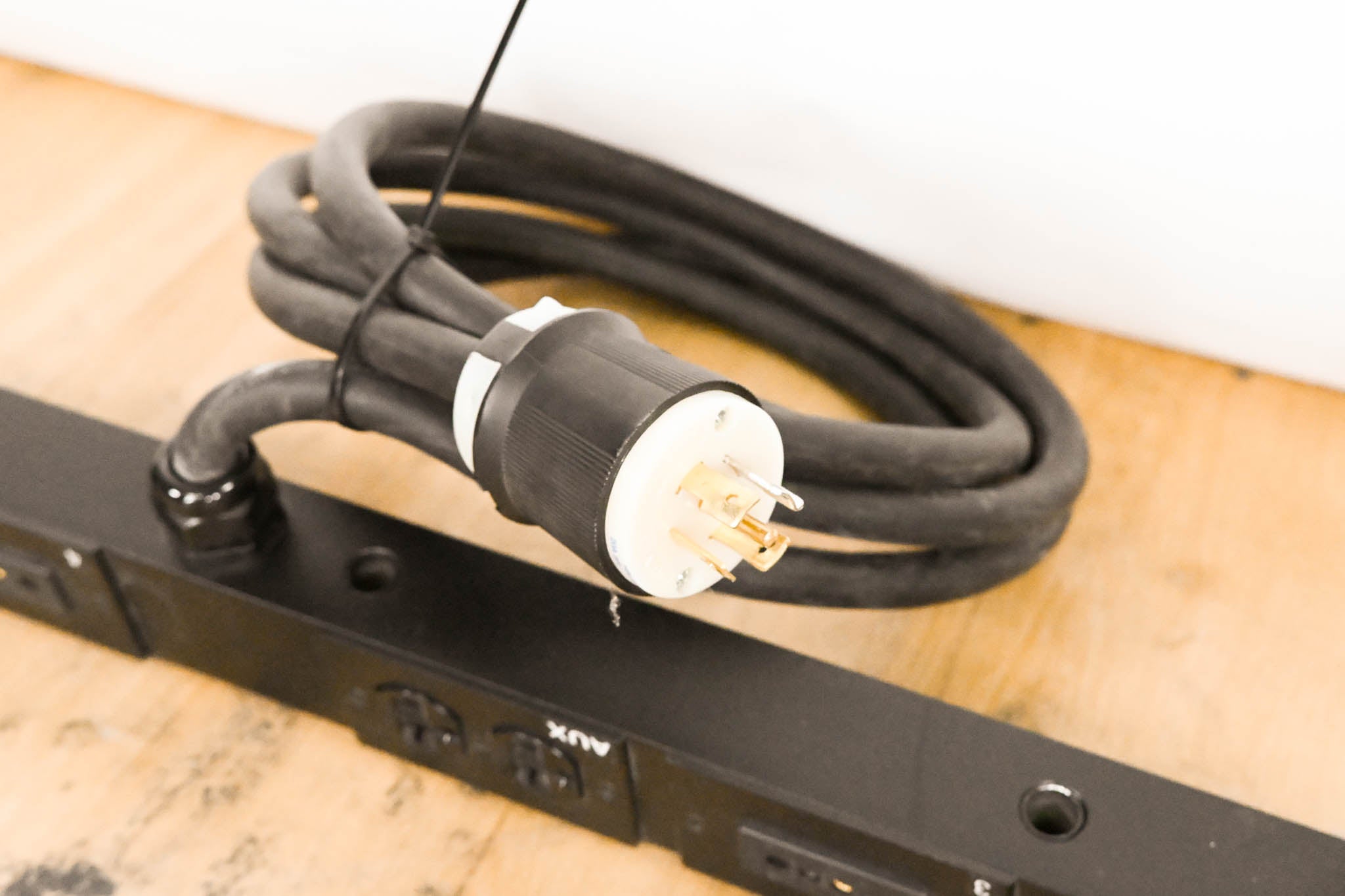 ETC SB6-10M 6 x 10A (1200W) SmartBar with Stage Pin Connectors