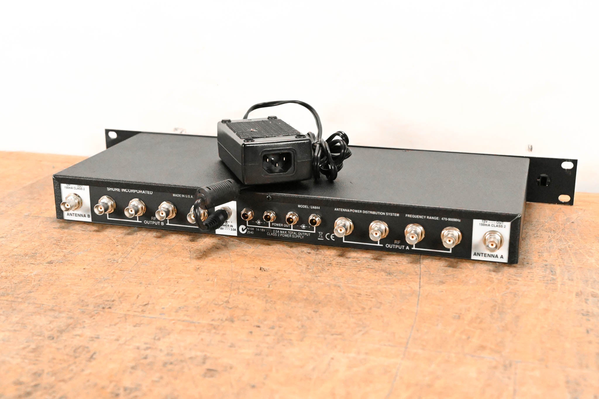 Shure UA844US Wideband UHF Antenna and Power Distributor