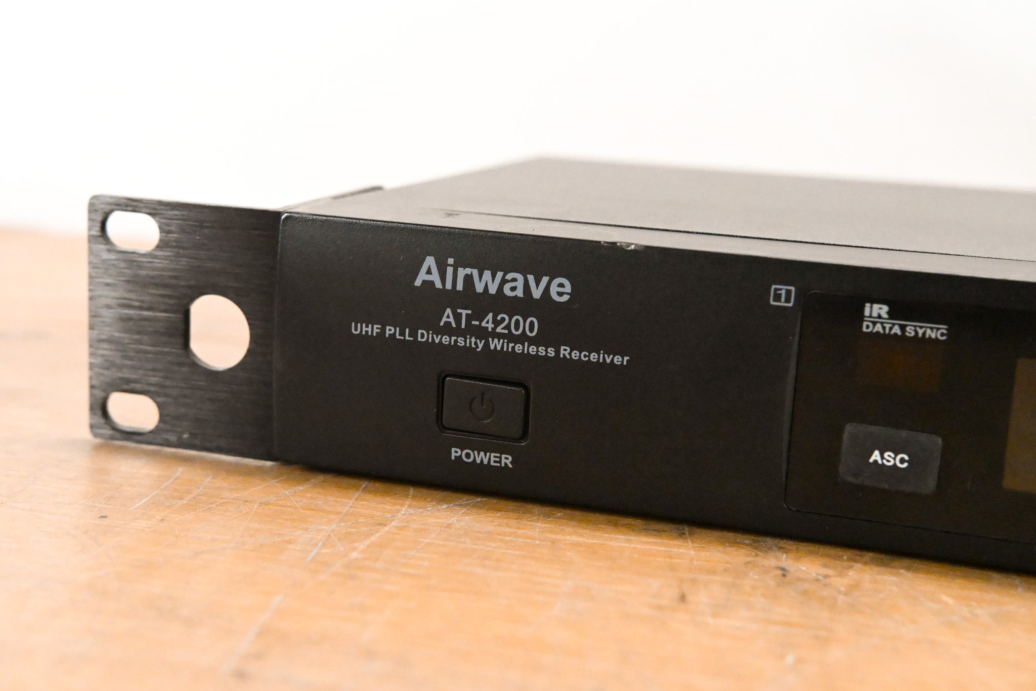 Airwave Technologies AT-4200 Wireless Receiver: 514-542 MHz (NO PSU)